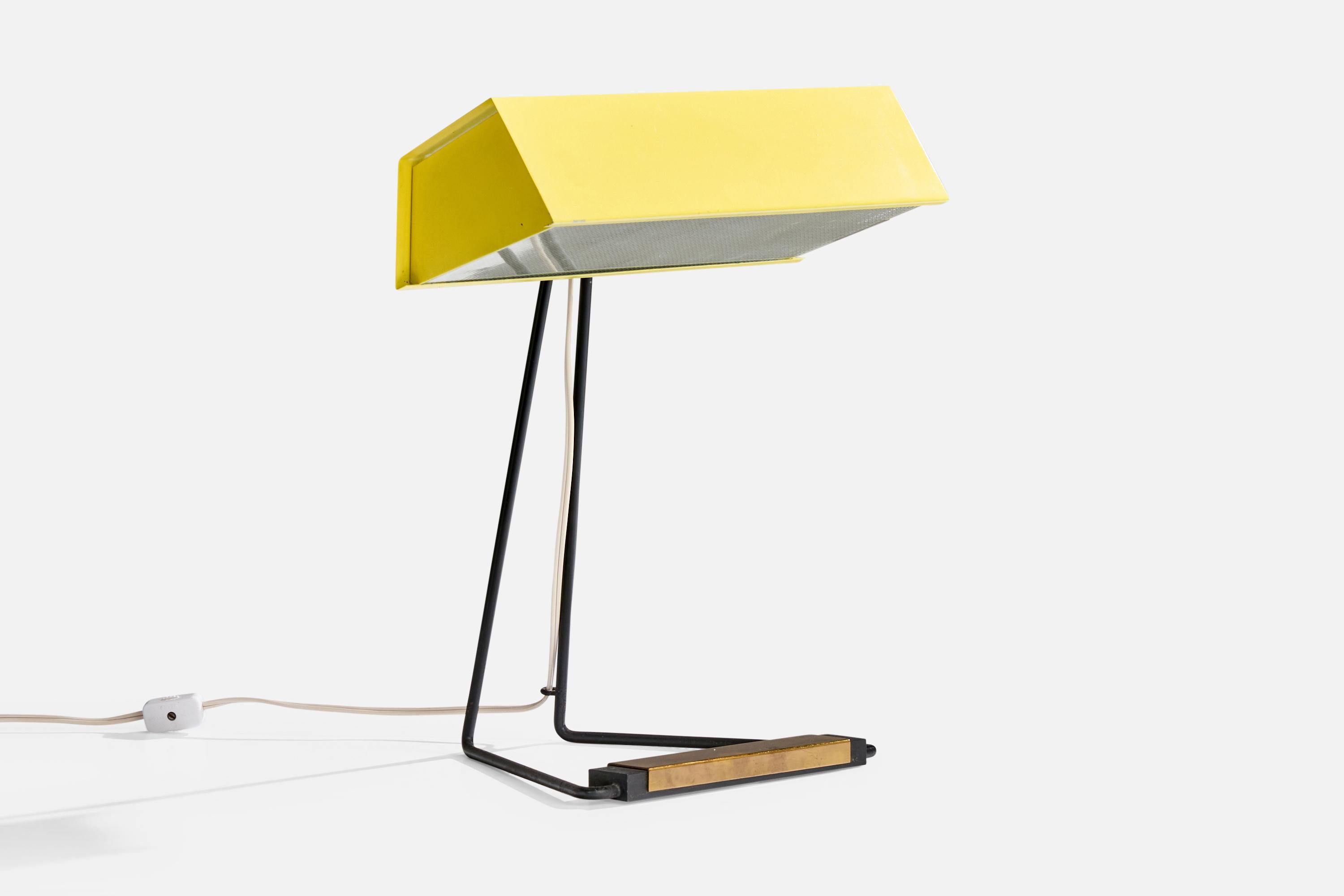 An adjustable brass, glass, yellow and black-lacquered metal table lamp produced by Stilnovo, Italy, c. 1950s.

Dimensions of Lamp (inches): 15.0