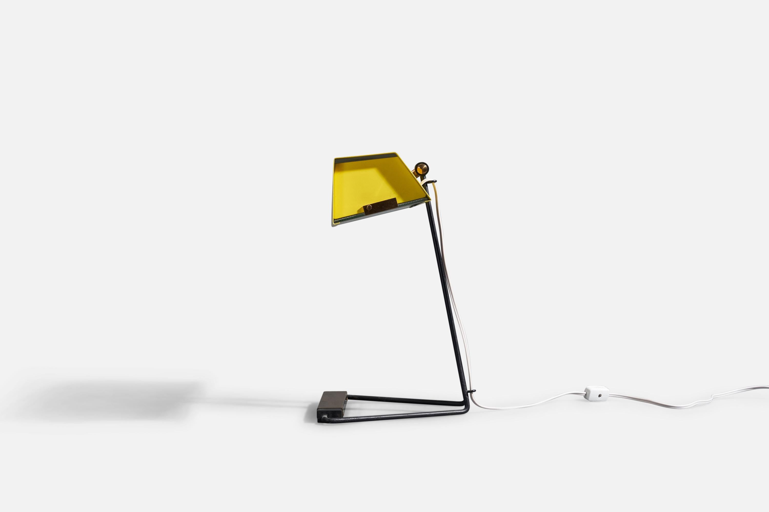 Mid-Century Modern Stilnovo, Table Lamp, Glass, Yellow Lacquered Metal, Brass, Italy, 1950s For Sale