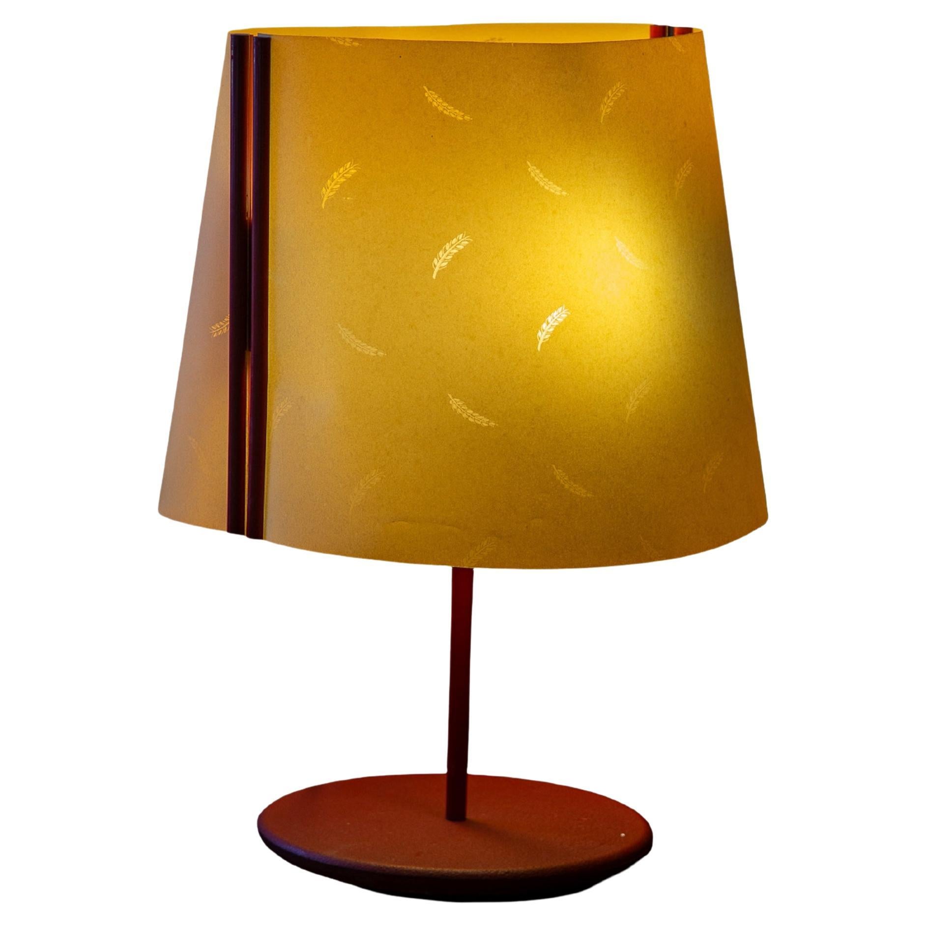 Lampada da tavolo Stilnovo in metallo e carta pergamena