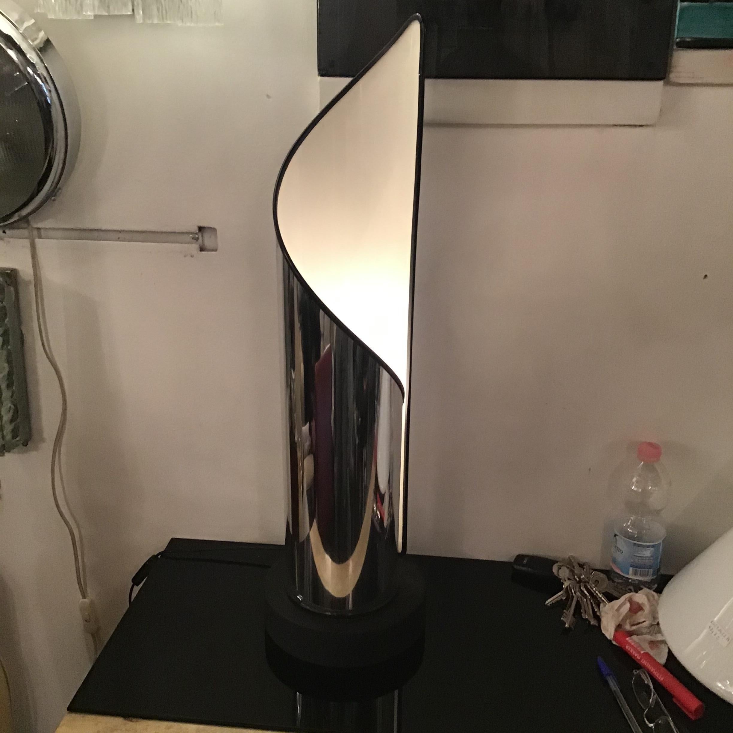 Lampada da tavolo Stilnovo in metallo cromato 1970 Italia in vendita 6