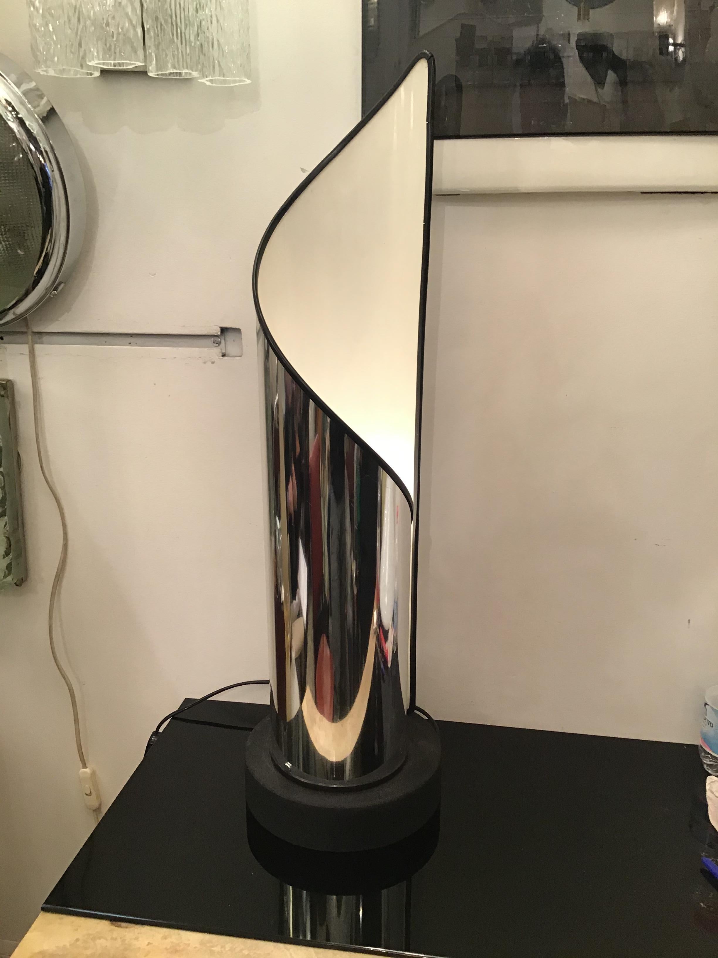 Lampada da tavolo Stilnovo in metallo cromato 1970 Italia in vendita 10