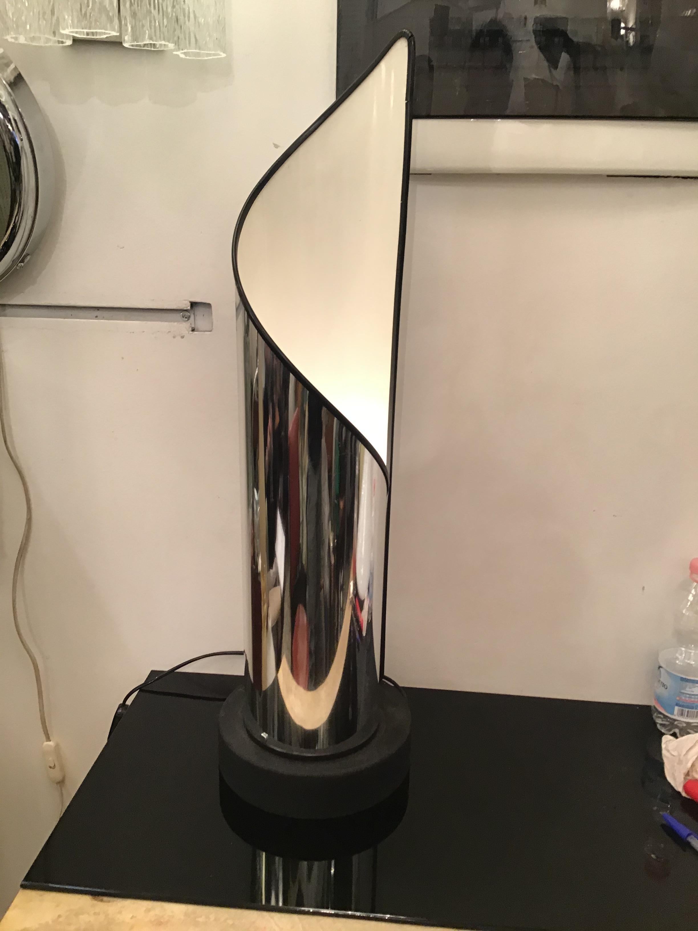 Lampada da tavolo Stilnovo in metallo cromato 1970 Italia in vendita 12