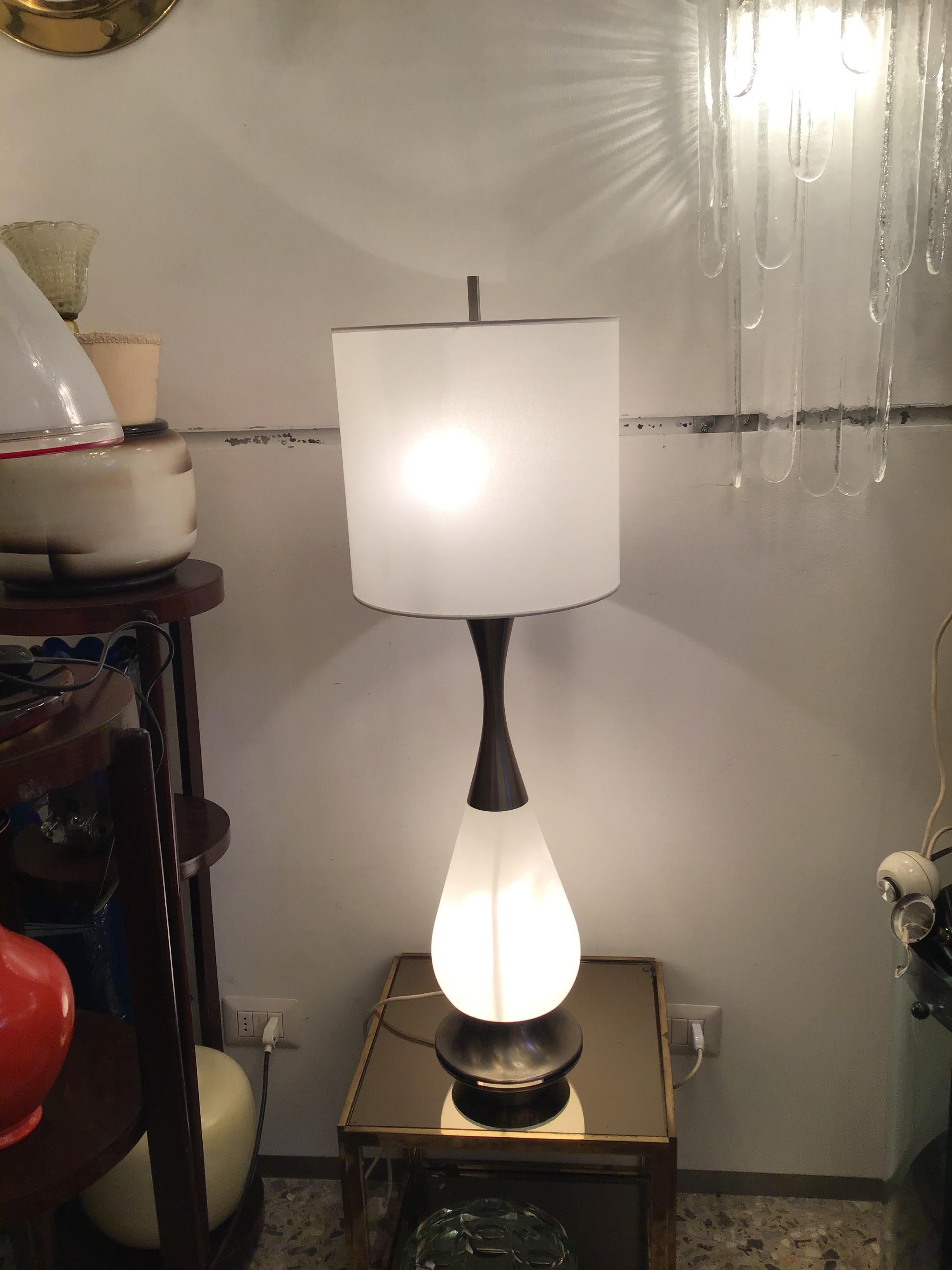 Stilnovo Stil Tischlampe Metall Chrom Opalglas Pergament Lampenschirm, 1960 im Angebot 5