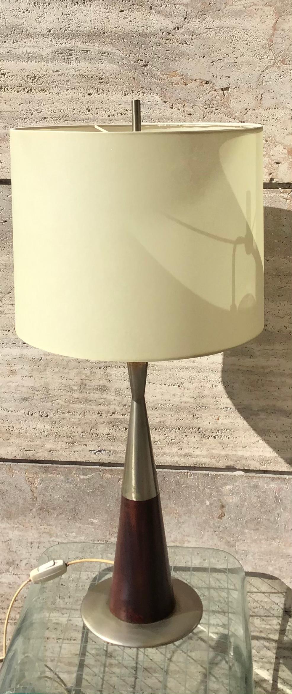 Milieu du XXe siècle Lampe de bureau Stilnovo avec abat-jour en bois courbé métallique, 1960, Italie en vente