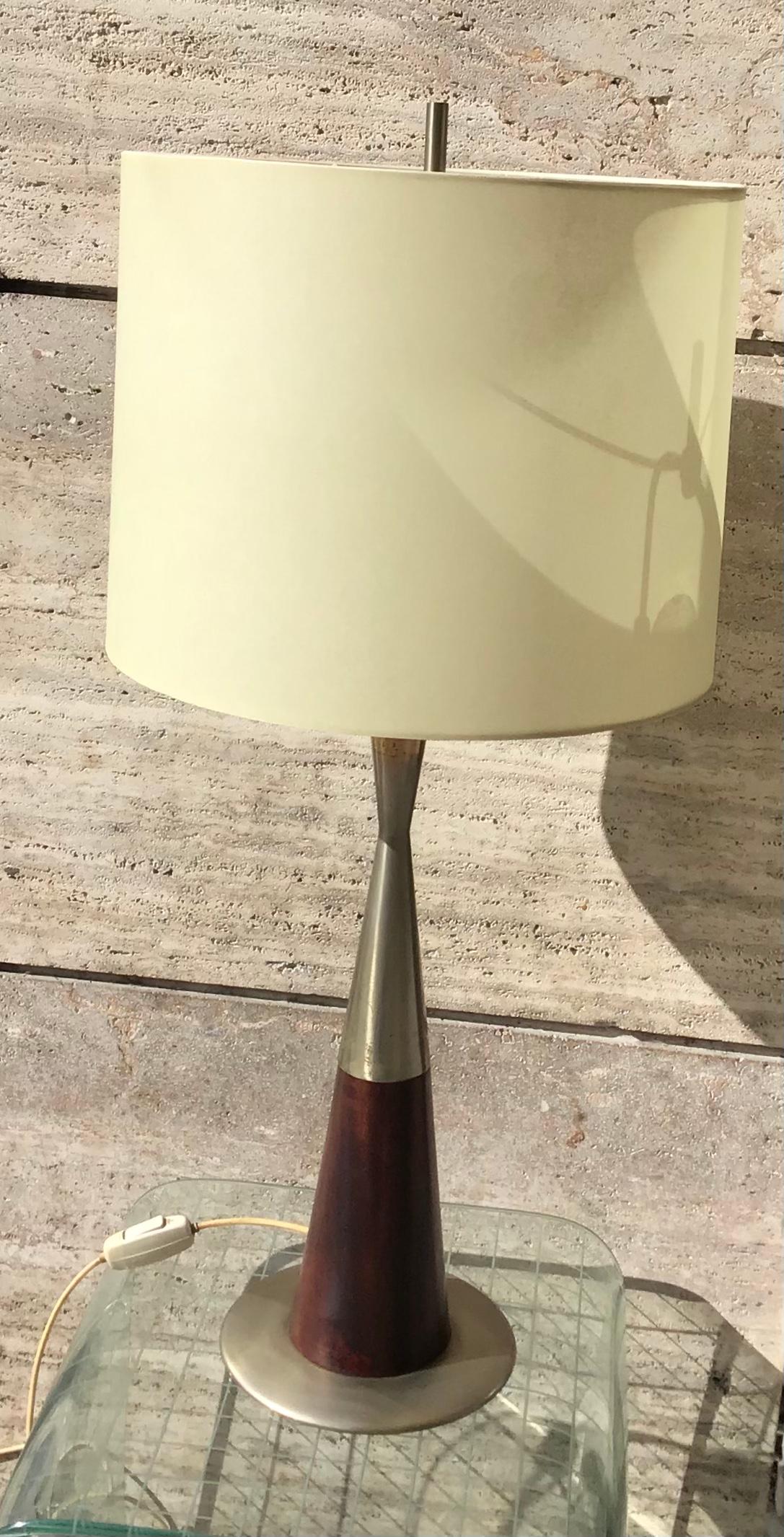 Métal Lampe de bureau Stilnovo avec abat-jour en bois courbé métallique, 1960, Italie en vente