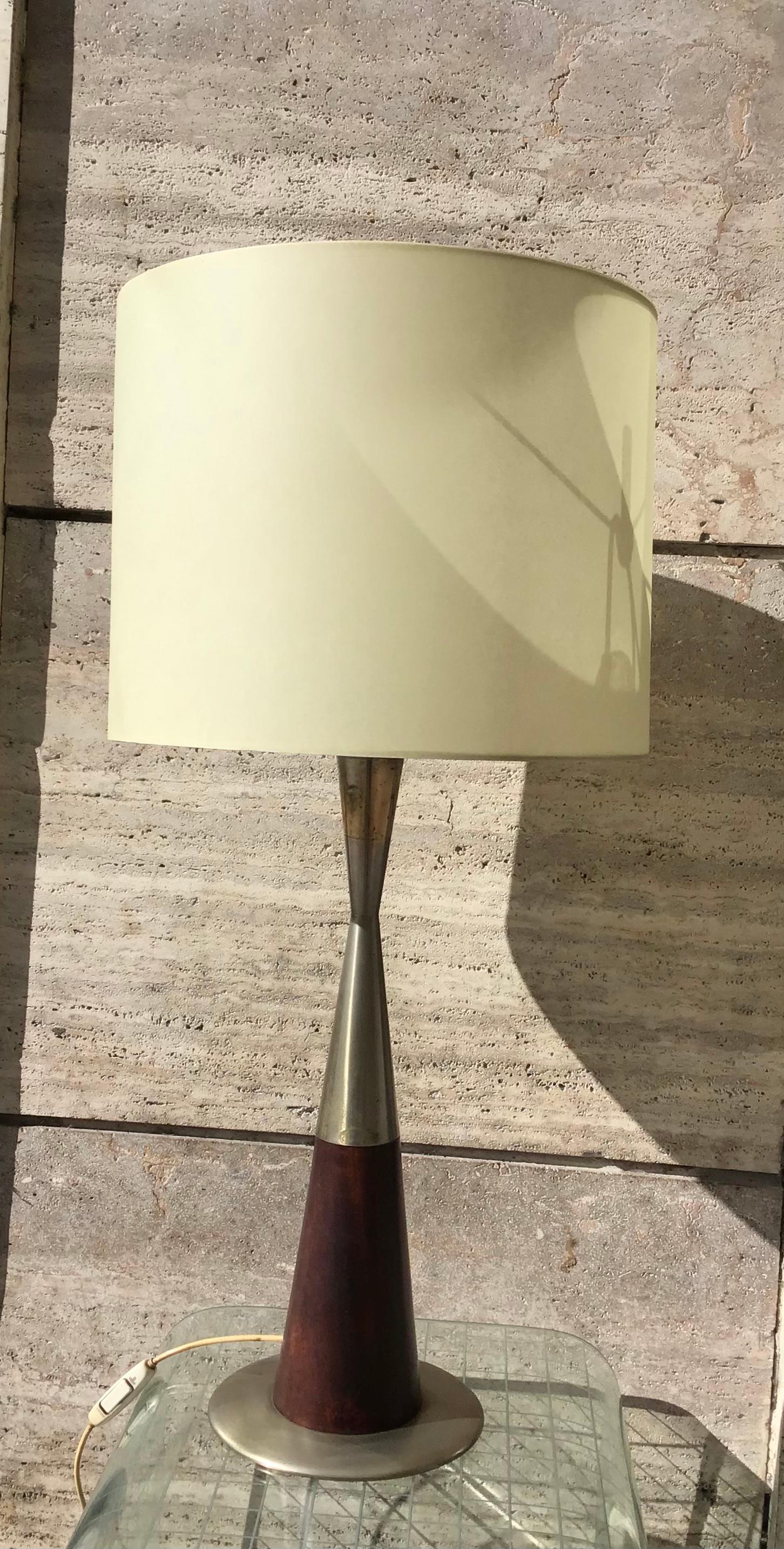 Lampe de bureau Stilnovo avec abat-jour en bois courbé métallique, 1960, Italie en vente 1