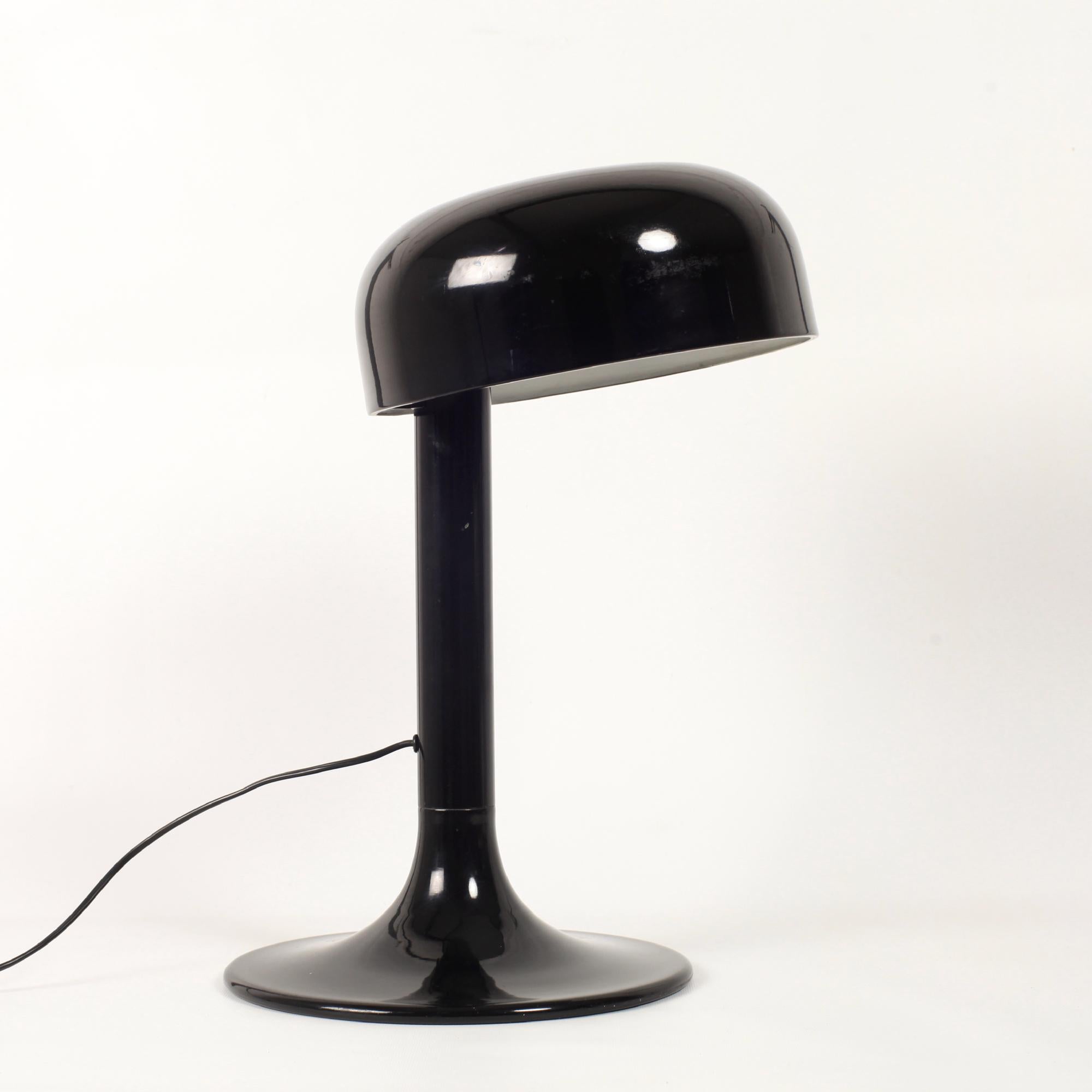 Rare table lamp model Studio deisigned  by Carlo Viligiardi for Stilnovo Italy in 1972.
Very nice clean shape from the 70s made in glossy black lacquered metal with folding shade. E27 bulb.
Carlo Viligiardi Italian architect and designer well known