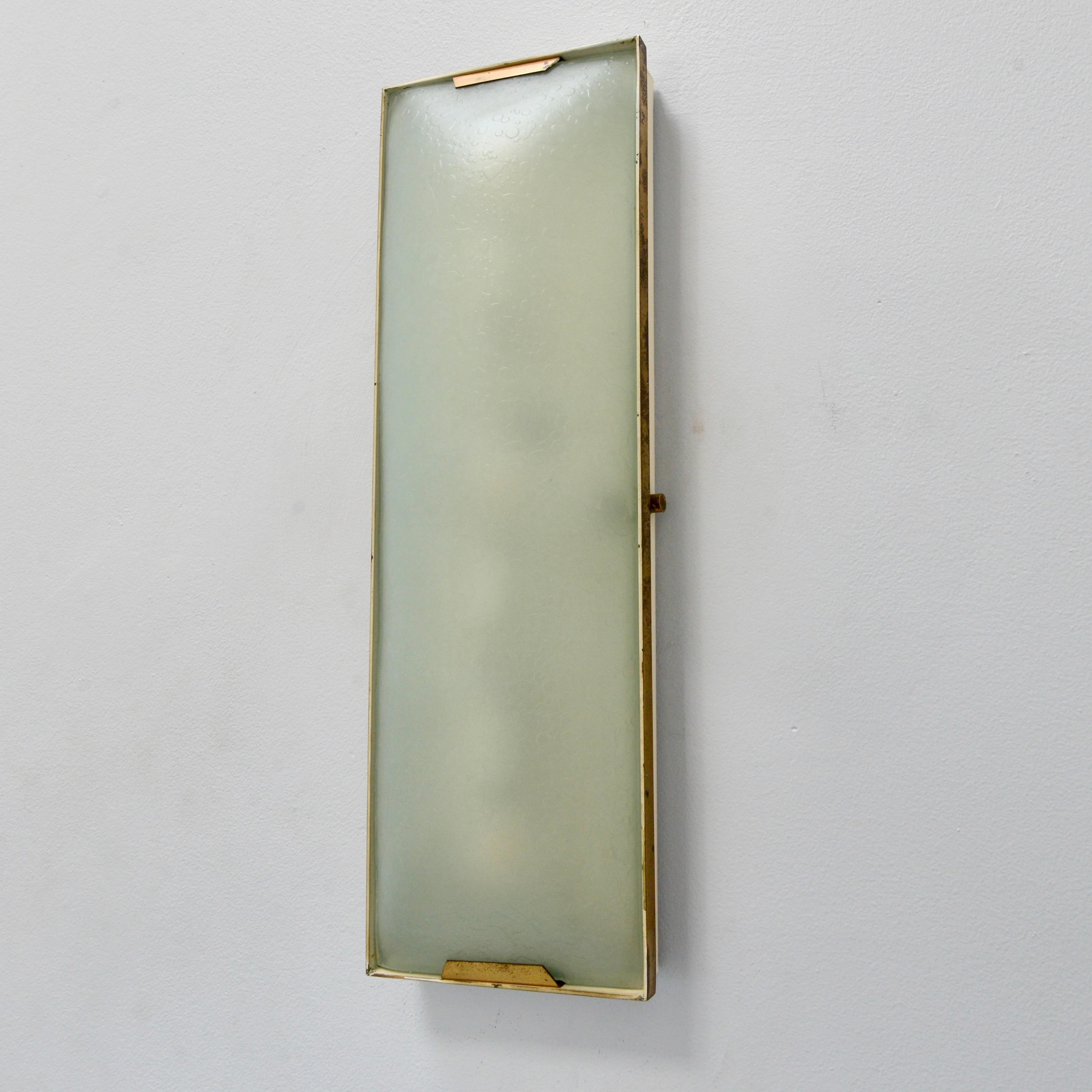 Stilnovo Textured Glass Wall Fixture B In Good Condition For Sale In Los Angeles, CA