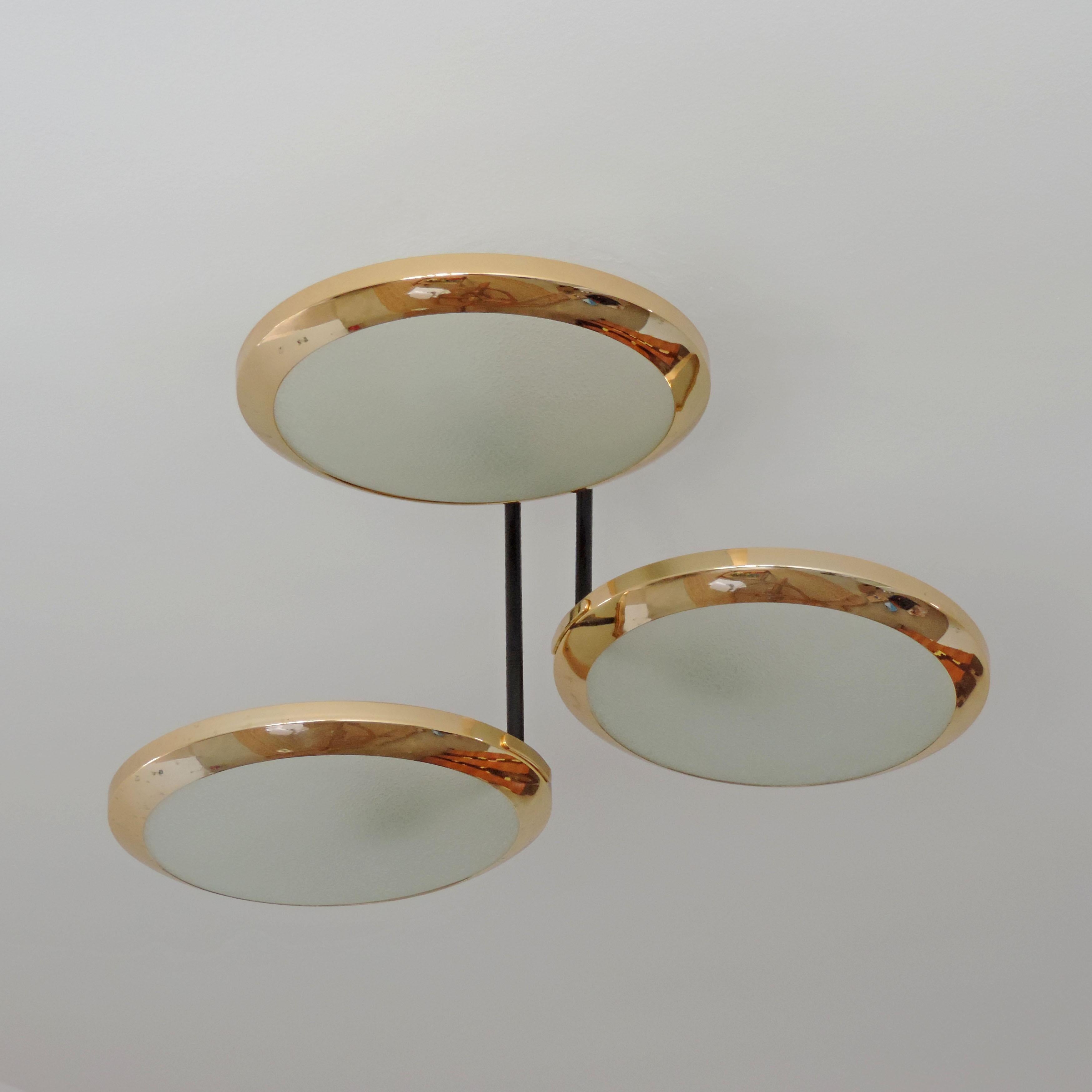 Splendid Stilnovo three discs ceiling lamp in brass and glass, Italy 1950s
Reference :
Botteghe Storiche di Milanesi, Milan, 2006, p. 21 
for the five-armed variation from the Cartoleria Adua, Milan.