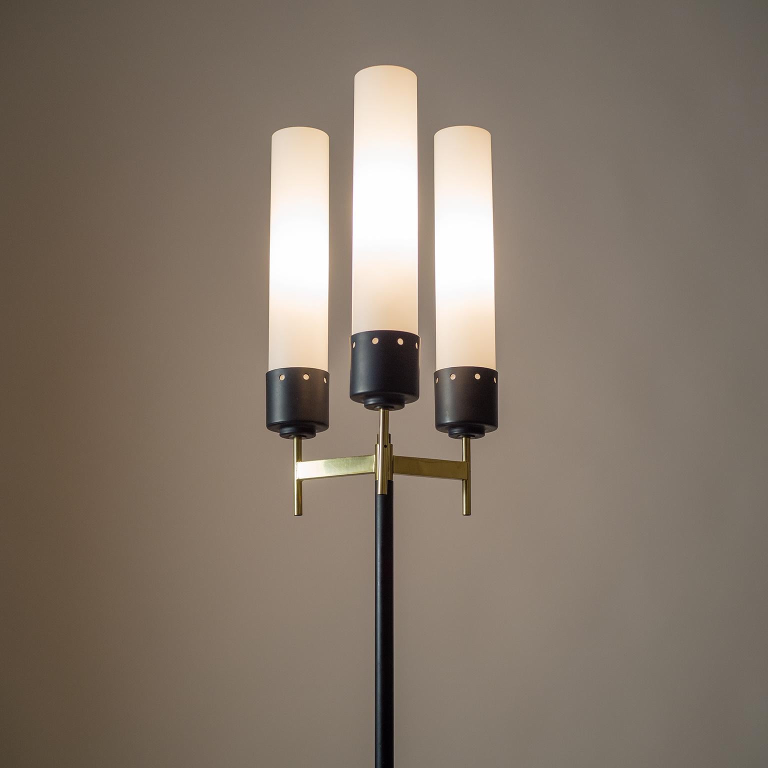 Stilnovo Tripod Floor Lamp, 1950s In Good Condition For Sale In Vienna, AT