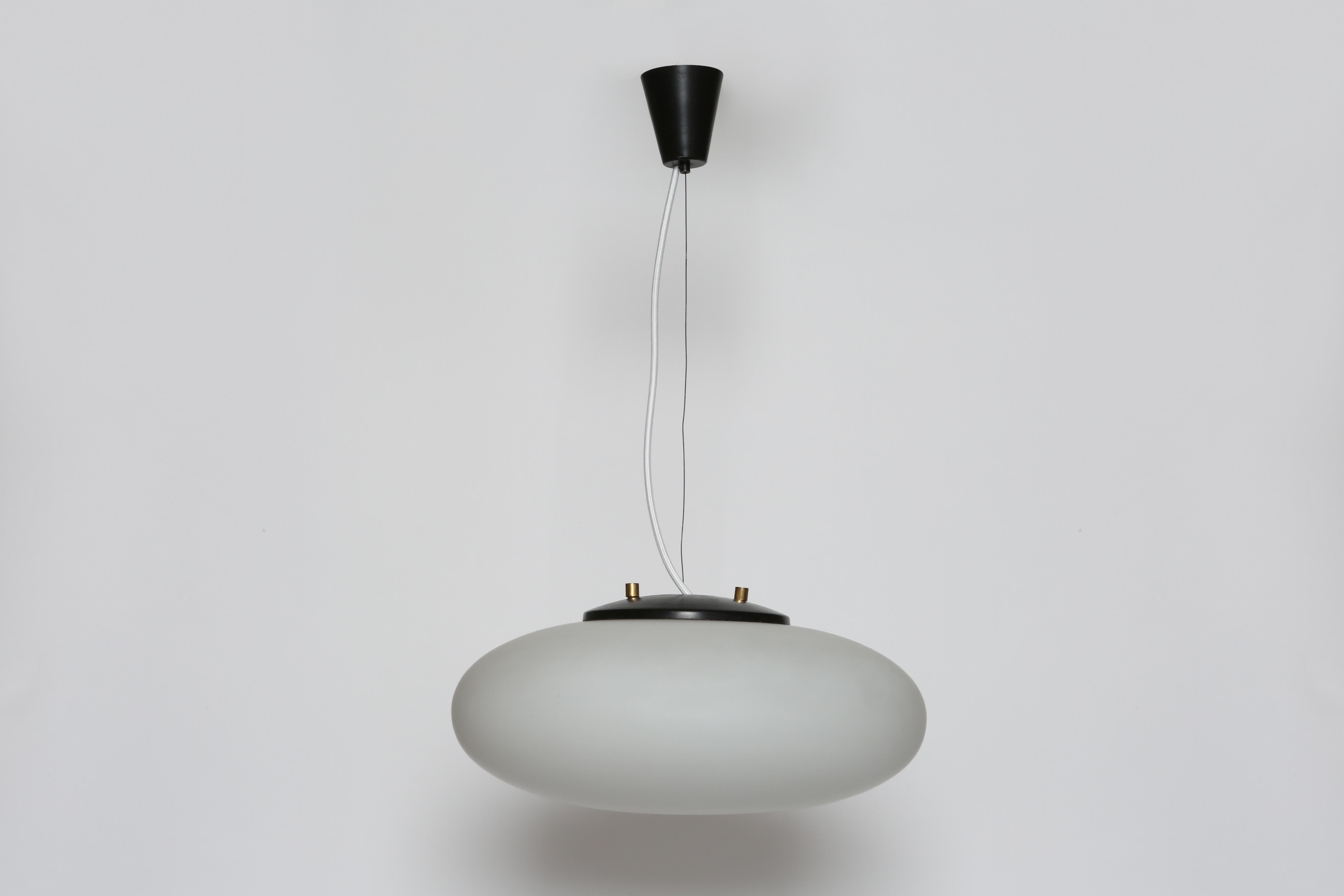 Stilnovo UFO-Deckenstativ, Italien, ca. 1960er Jahre im Zustand „Gut“ im Angebot in Brooklyn, NY