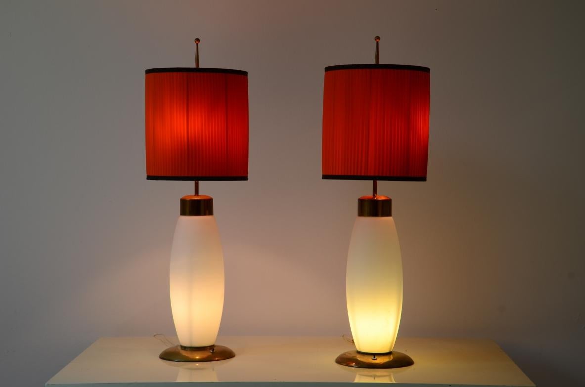 Italian Stilnovo, unique pair of large table lamps in opaline lighted glass For Sale