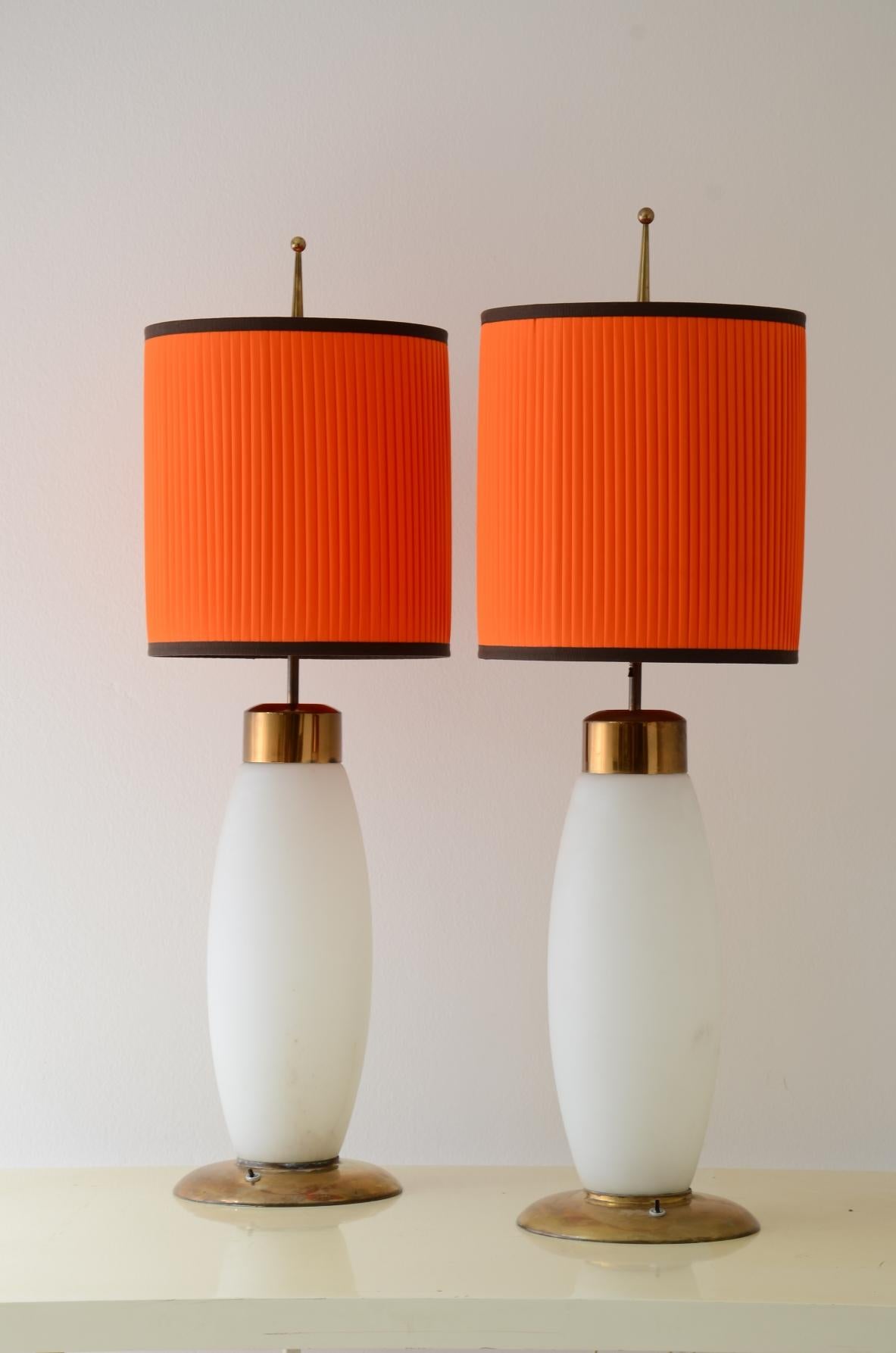 Stilnovo, unique pair of large table lamps in opaline lighted glass For Sale 1