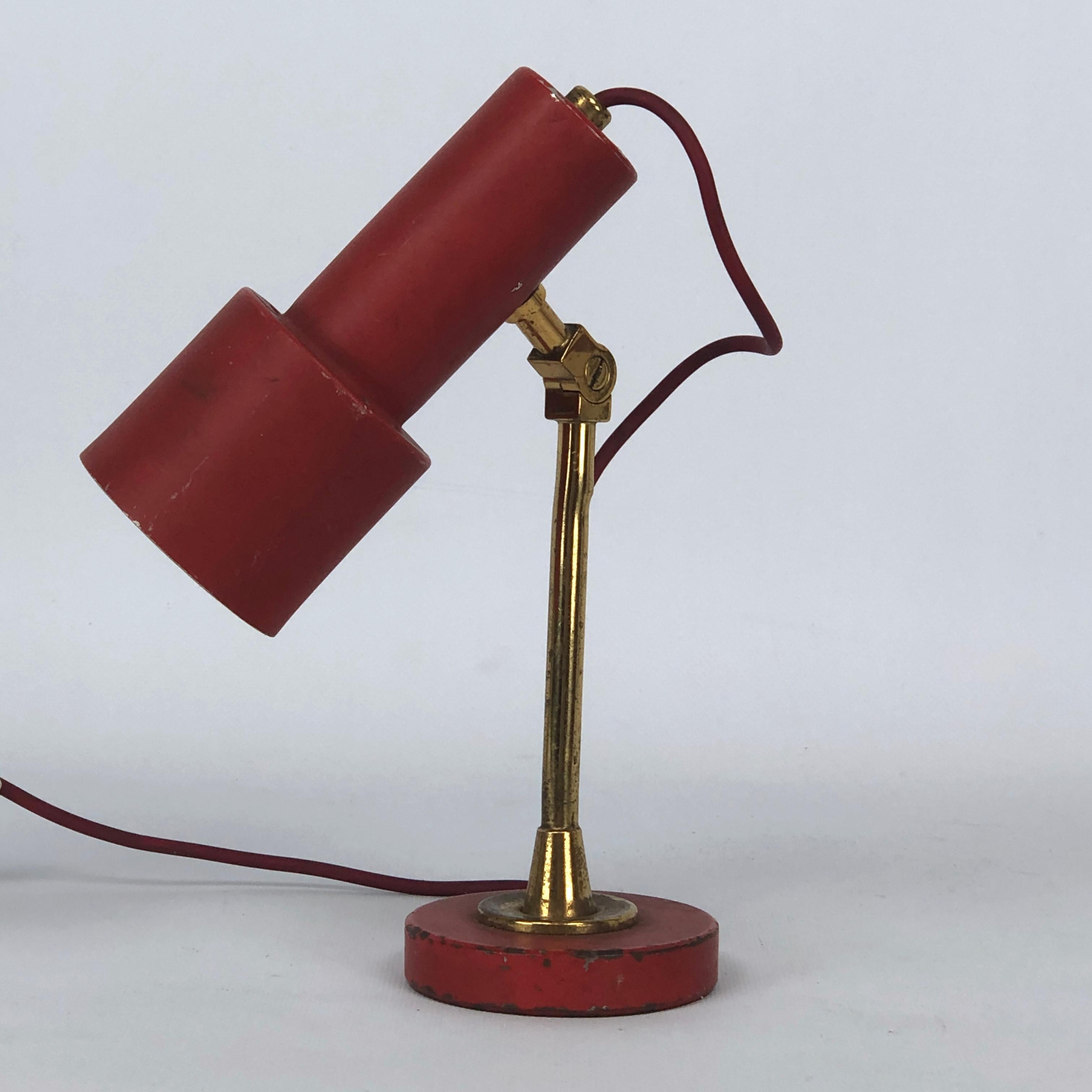 Italian Stilnovo, vintage red brass table lamp from 50s For Sale