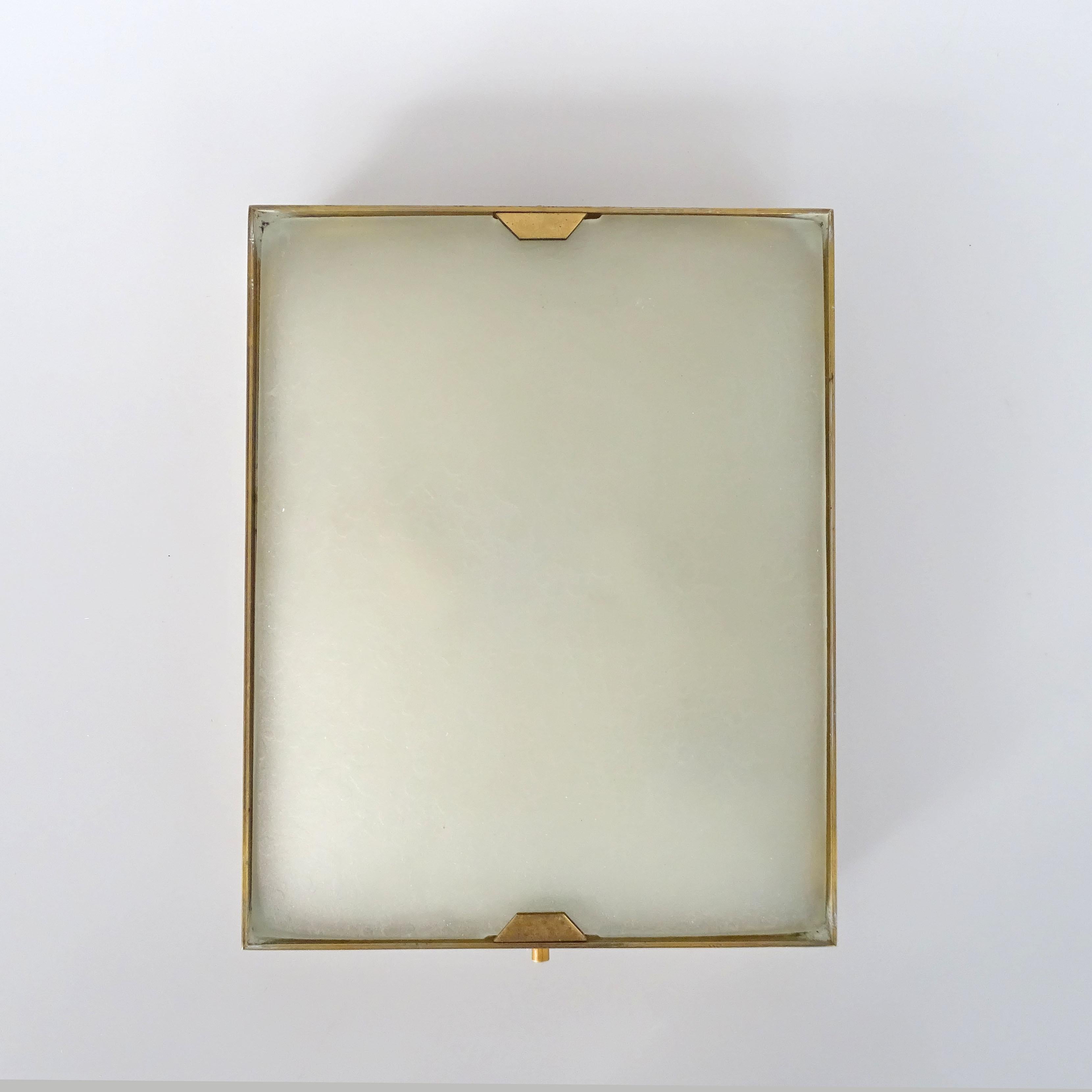 Stilnovo boxed wall lamp in brass and glass, Italy 1950s