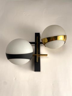 Stilnovo Wall lamp in brass and opaline glass, Italy, 1950s