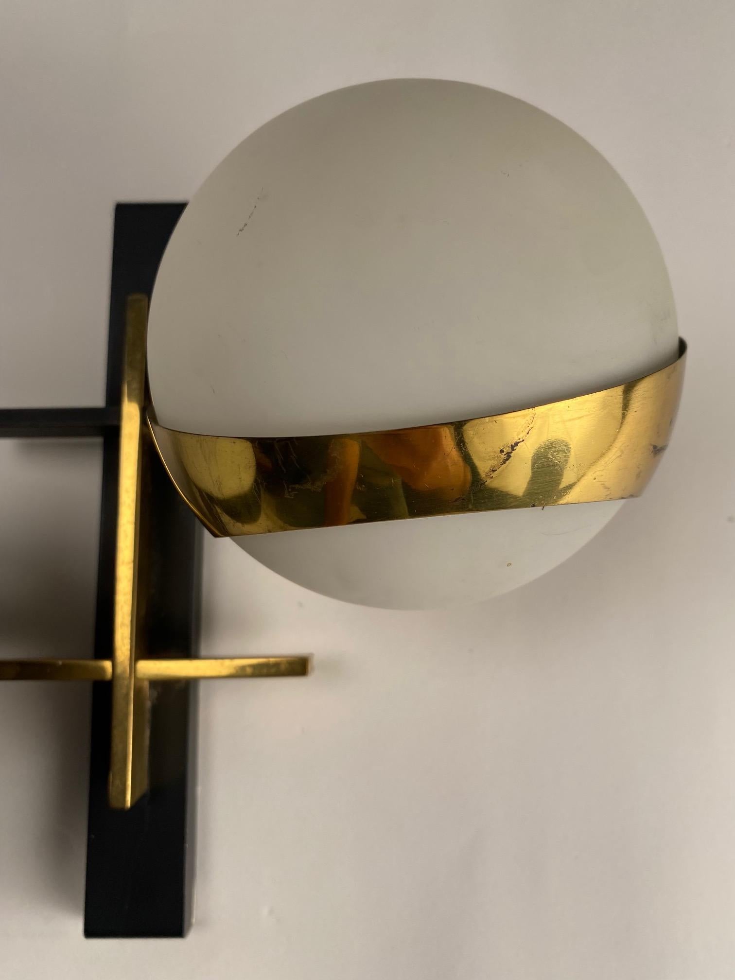 Italian Stilnovo Wall lamp in brass and opaline glass, Italy, 1950s For Sale