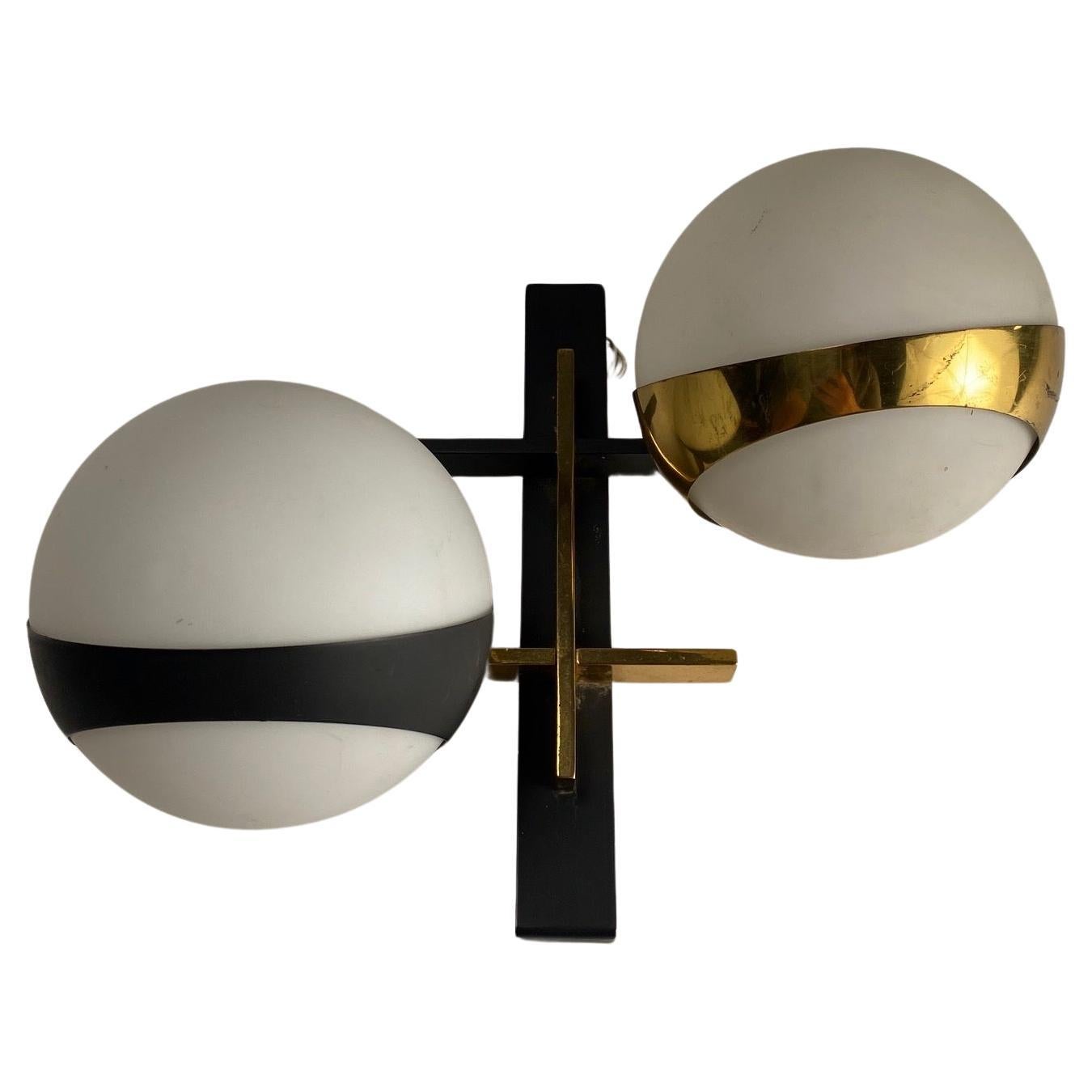 Stilnovo Wall lamp in brass and opaline glass, Italy, 1950s