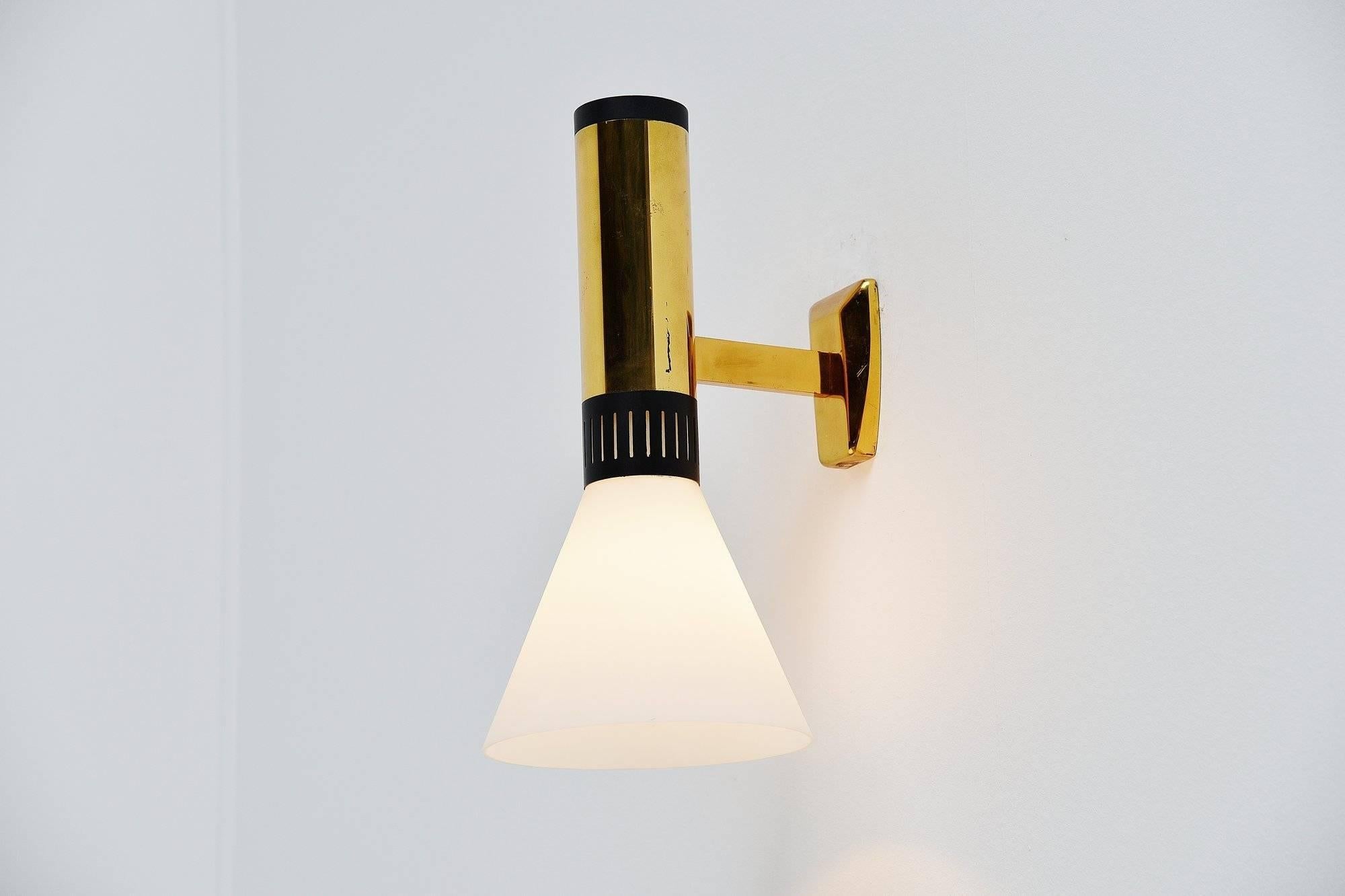 Cold-Painted Stilnovo Wall Lamp Model 2109, Italy, 1950 For Sale