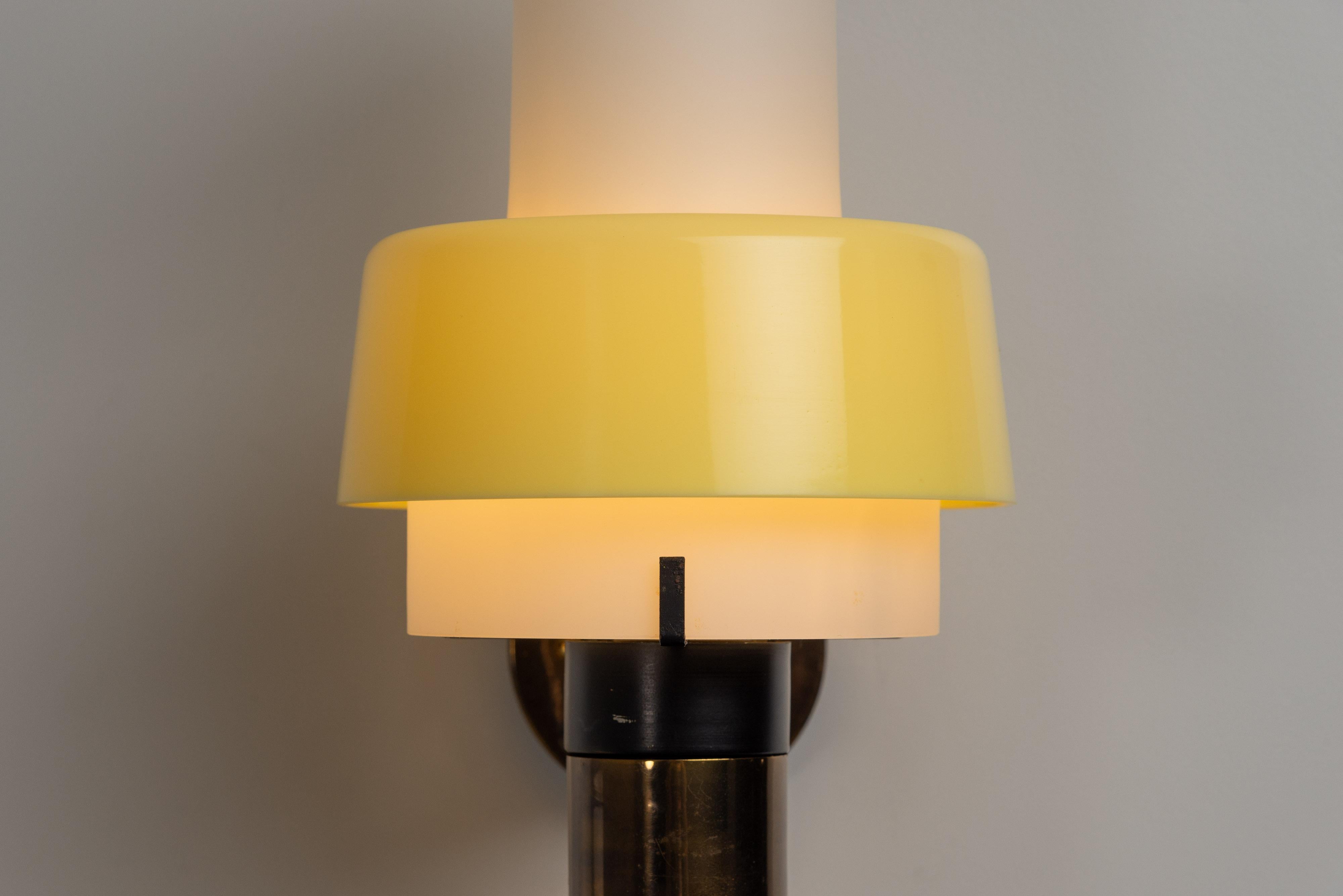 Mid-Century Modern Stilnovo wall lamps model 2079 made in Italy 1960 For Sale