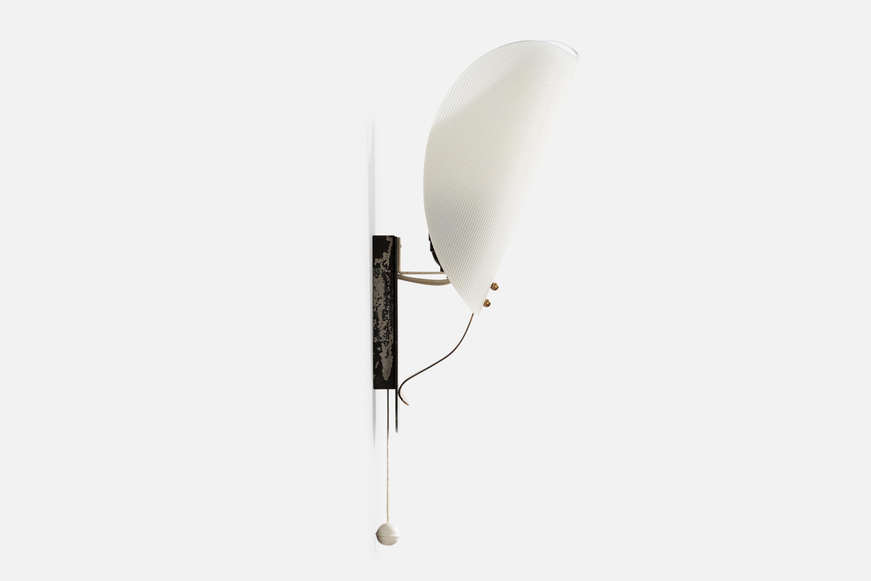 Mid-Century Modern Stilnovo, Wall Light, Acrylic, Brass, Metal, Italy, 1960s For Sale