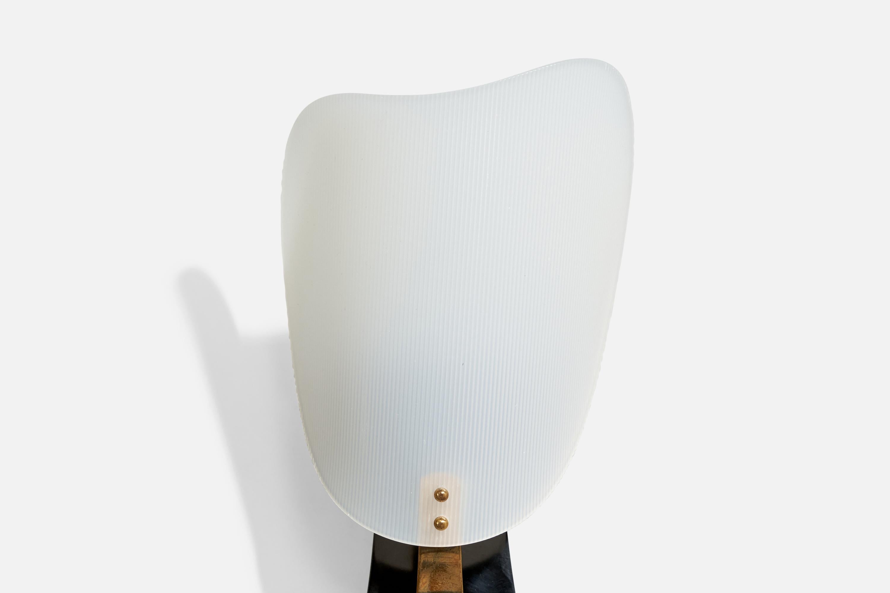 Stilnovo, Wall Light, Acrylic, Brass, Metal, Italy, 1960s For Sale 2