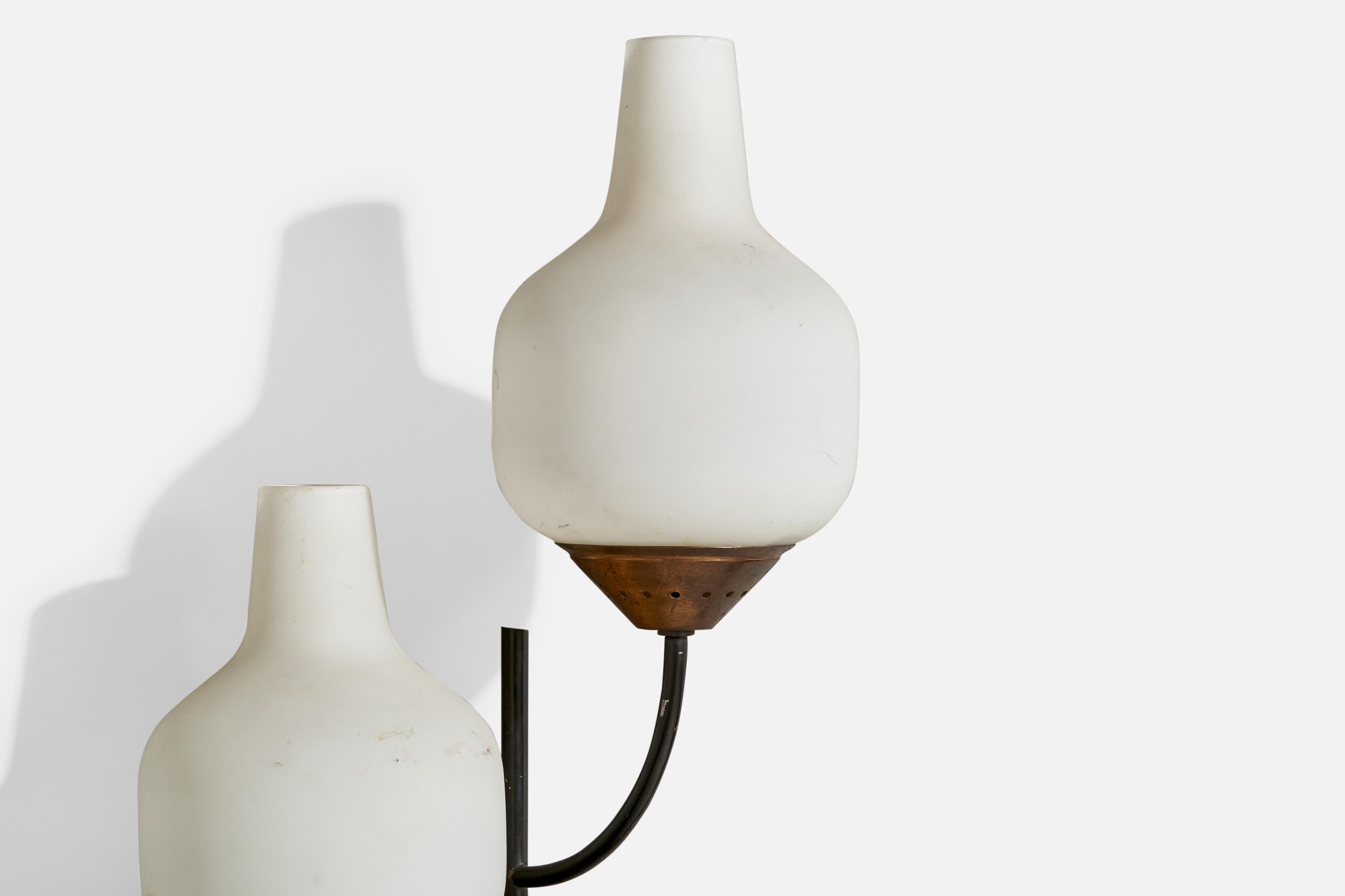 Mid-20th Century Stilnovo, Wall Light, Glass, Brass, Metal, Italy 1950s