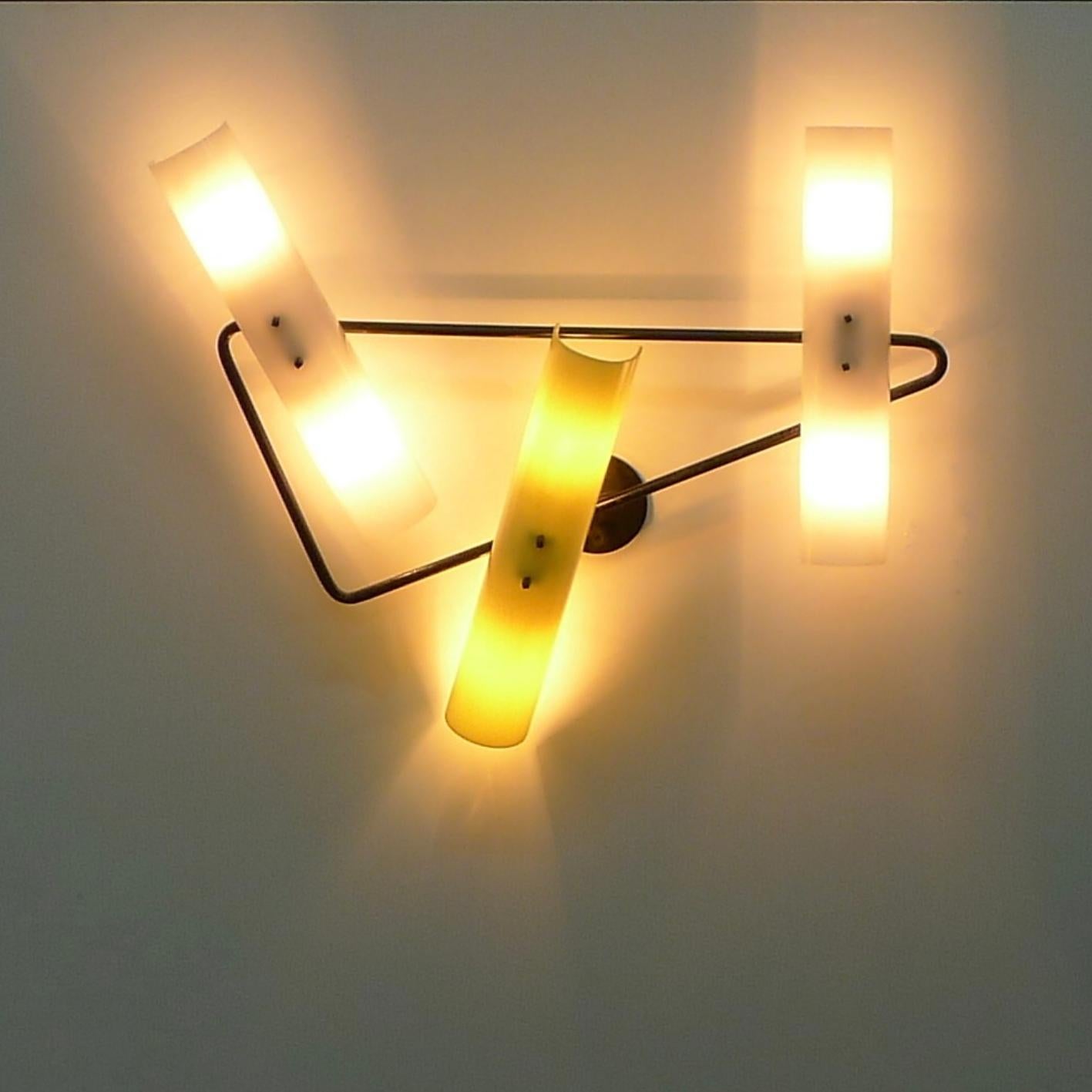 Stilnovo wall light, Yellow and White Acrylic Shades, Triangular Frame, 1960s For Sale 4