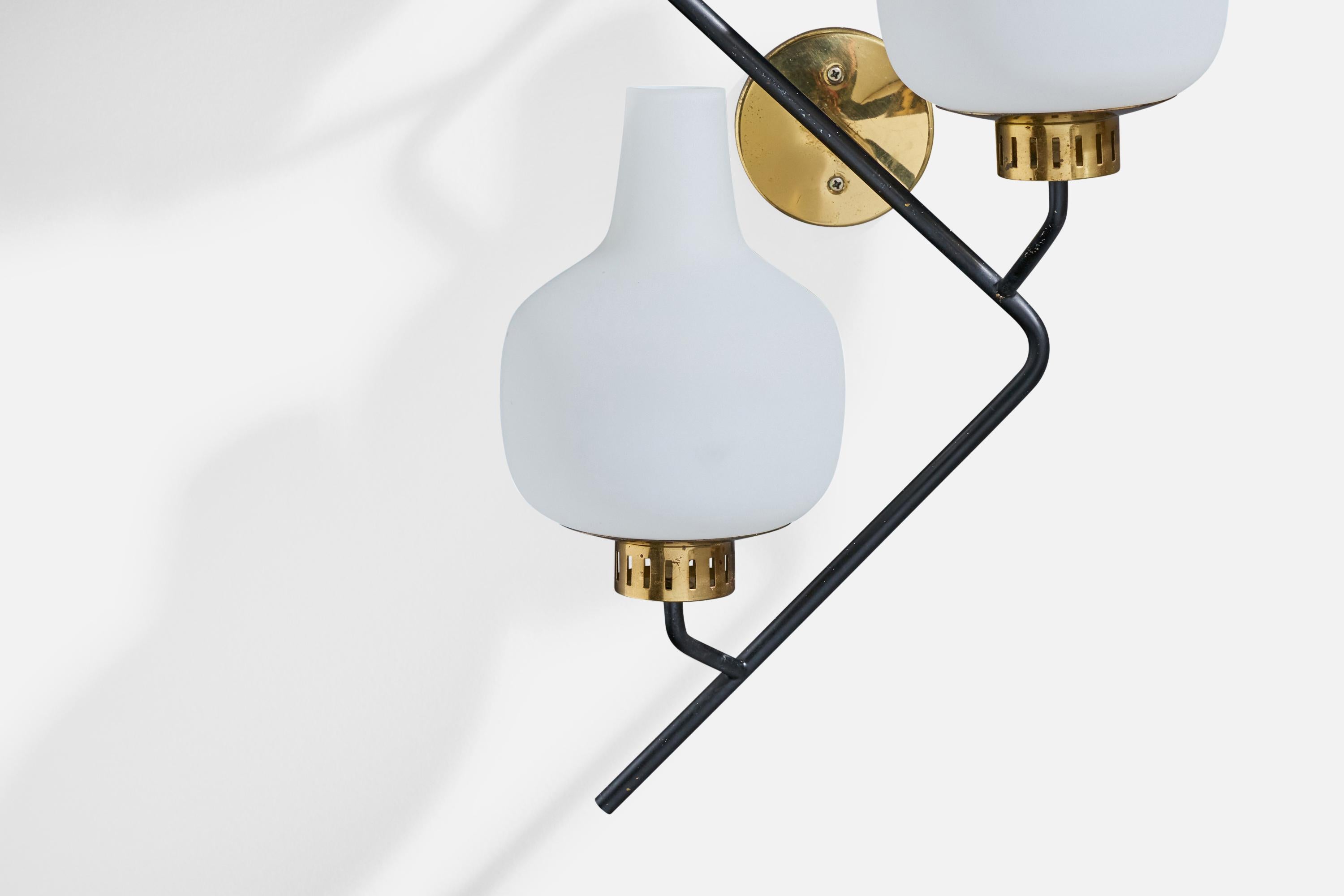 Stilnovo, Wandleuchten, Messing, Metall, Glas, Italien, 1950 (Mitte des 20. Jahrhunderts) im Angebot