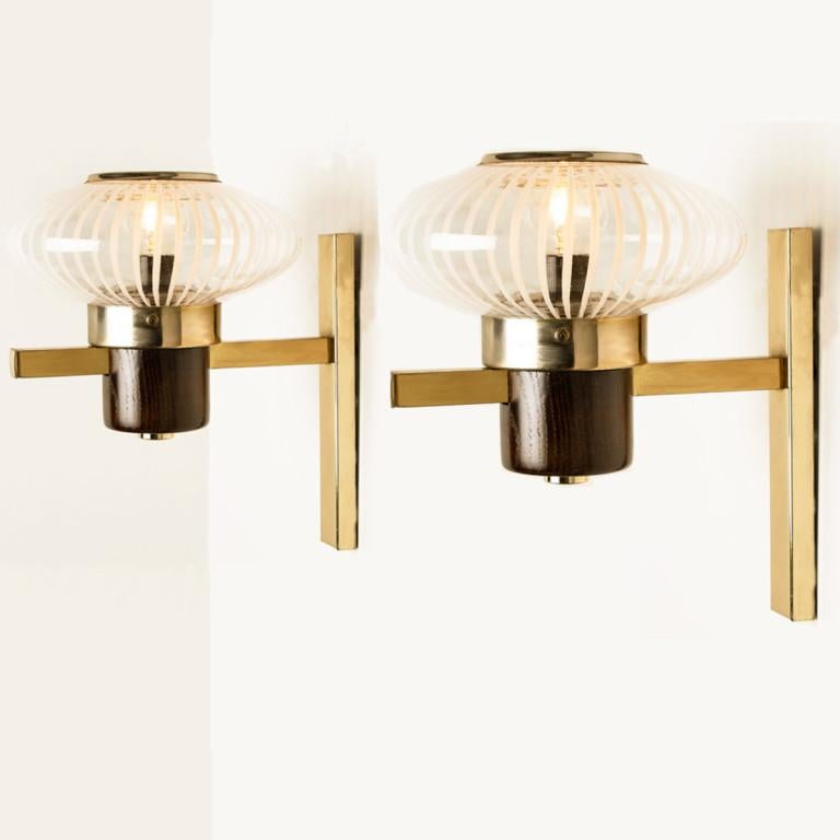 Mid-Century Modern Stilnovo Wall Lights Wood Striped Glass Brass, 1960 For Sale