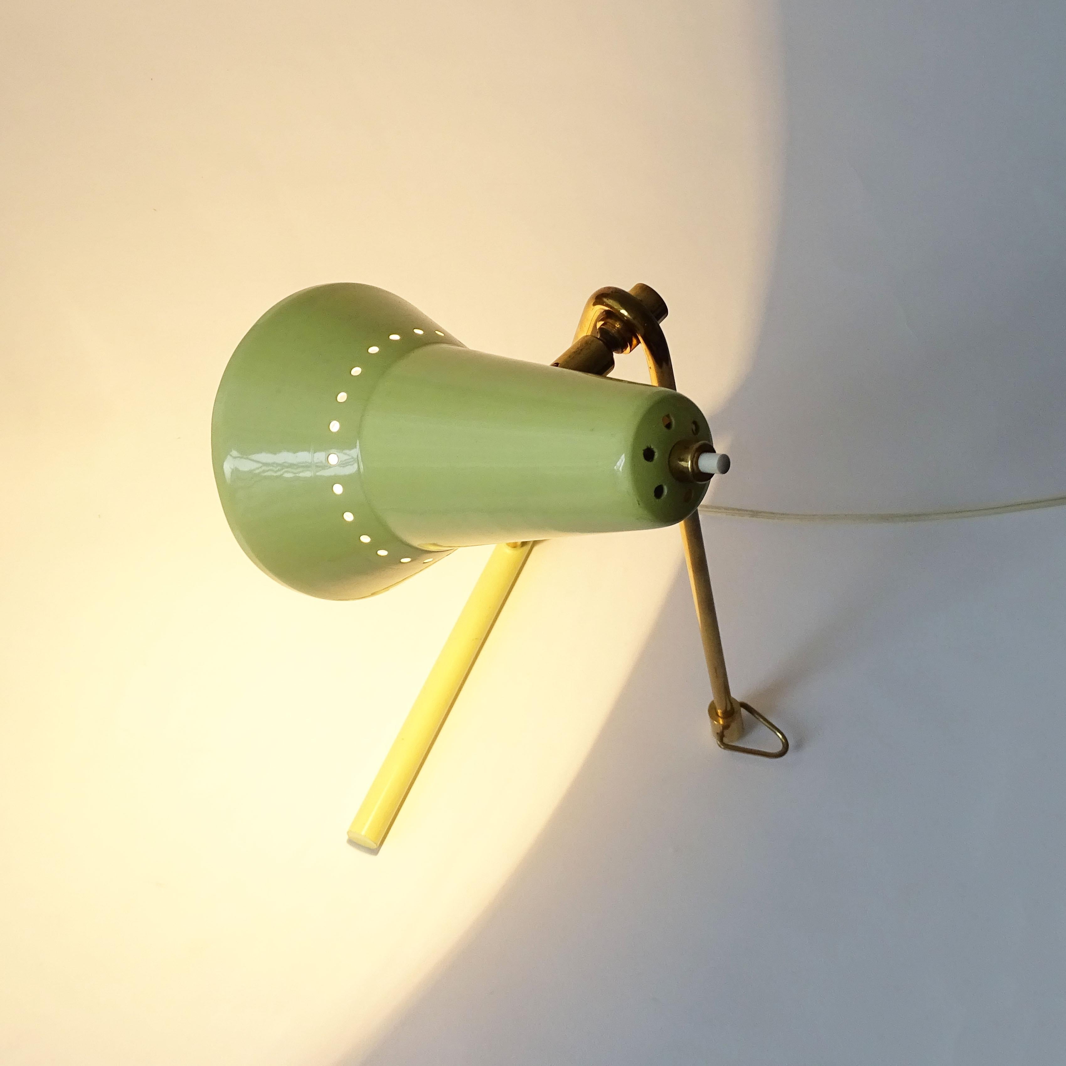 Stilnovo yellow and brass table lamp, Italy 1950s In Excellent Condition In Milan, IT