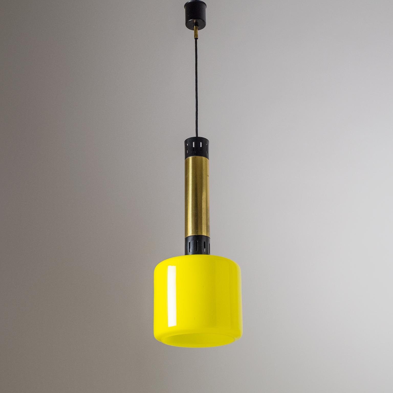 Classic Stilnovo pendant with yellow glass diffuser from the 1950s. The hardware is tubular brass with perforated black lacquered aluminum details. Fine original condition with some patina on the brass. One original brass and ceramic E27 socket with