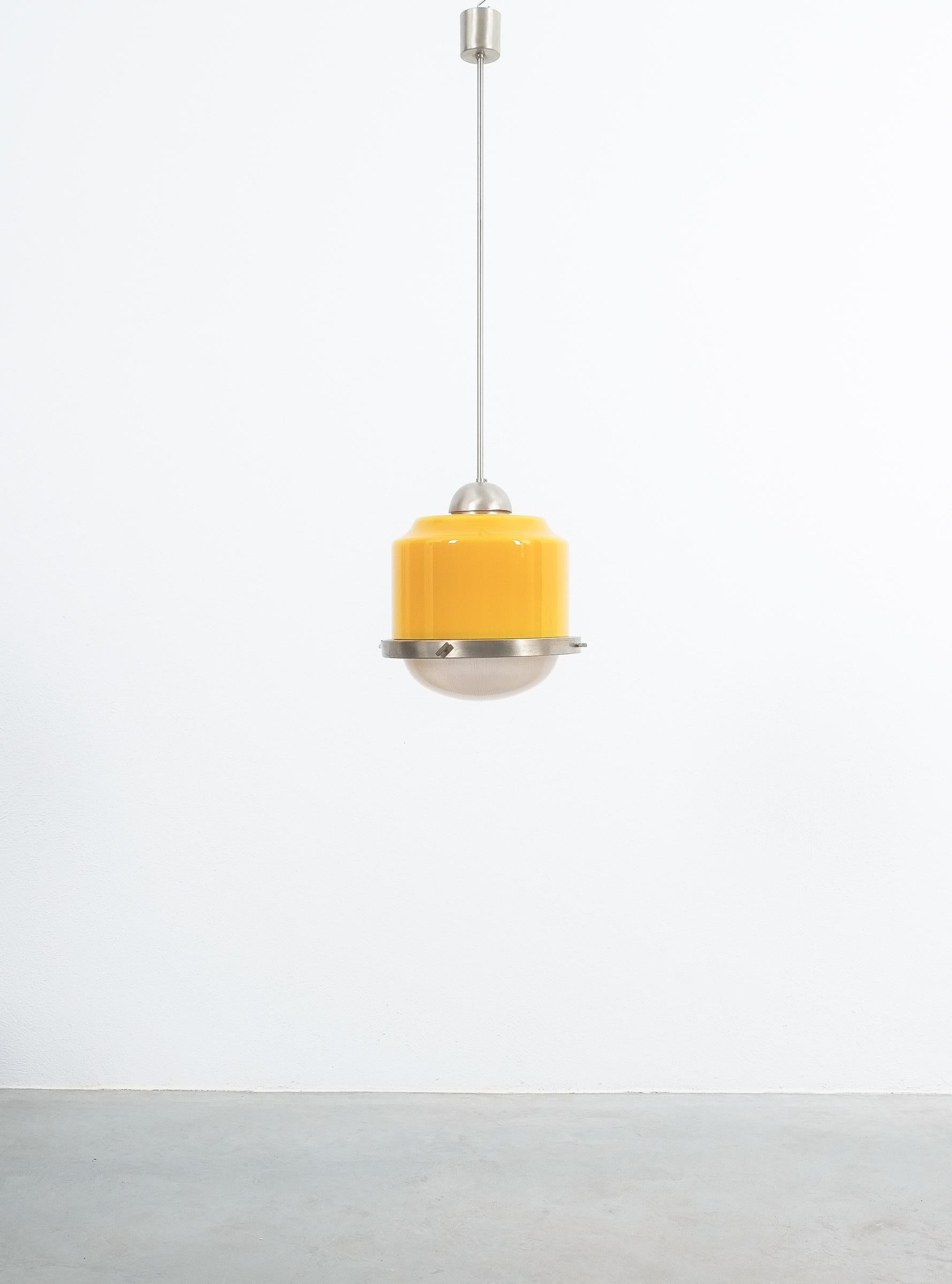 yellow glass pendant lights