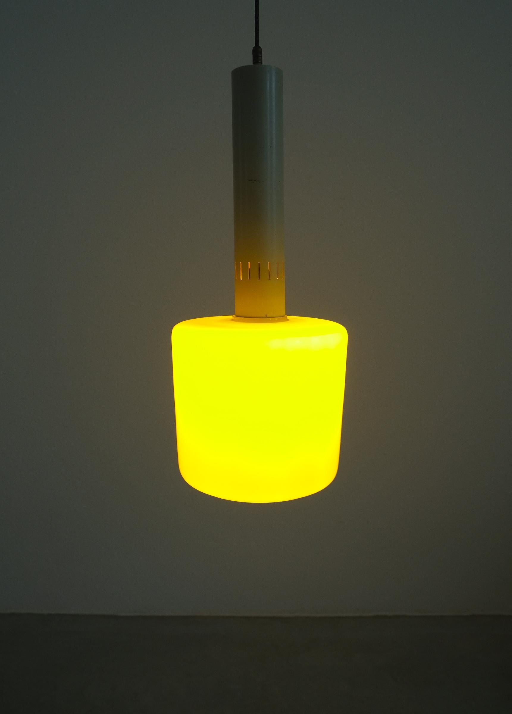Mid-Century Modern Stilnovo Yellow Glass Pendant Lamp Glass, circa 1950 For Sale