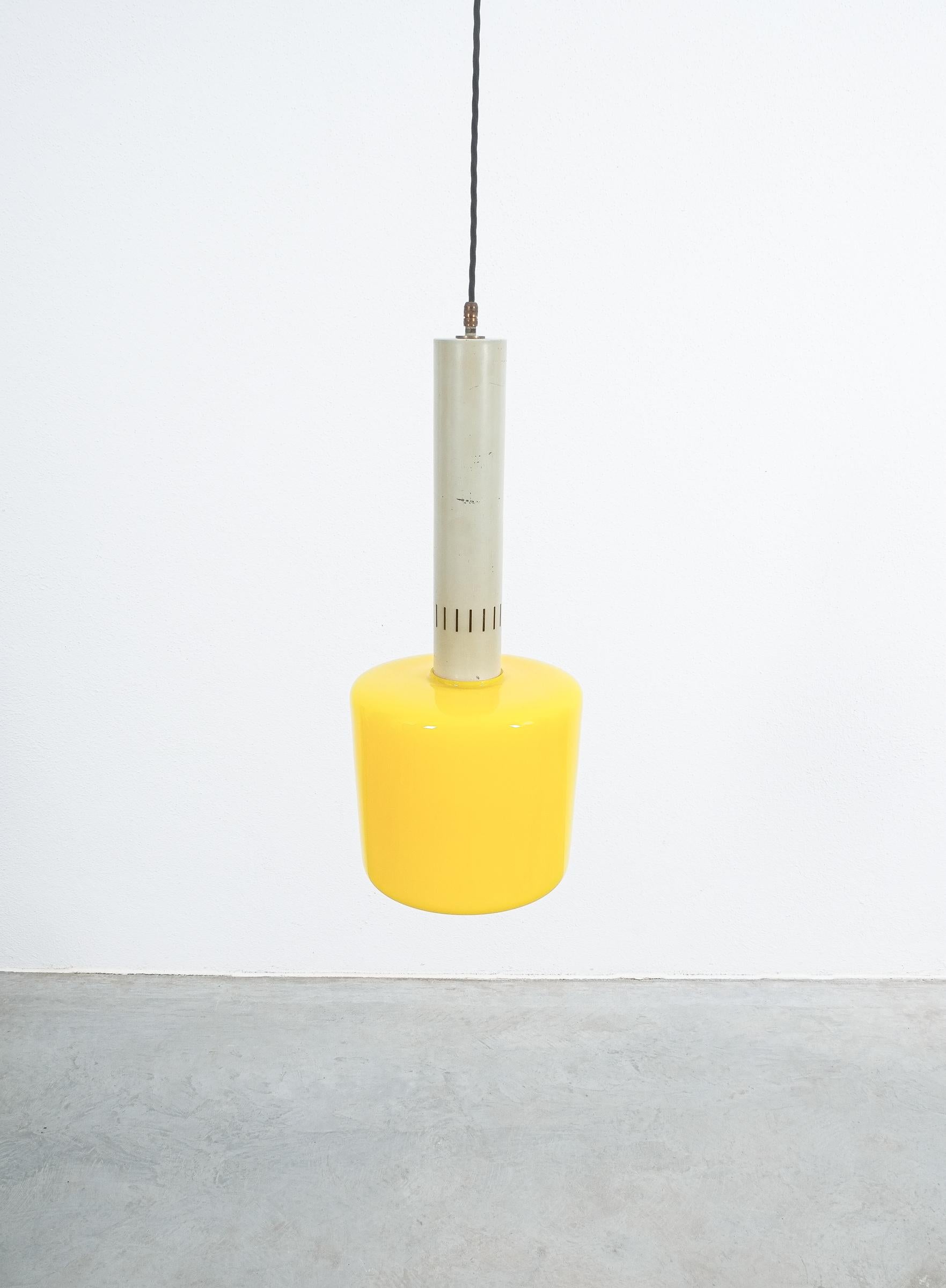 Mid-20th Century Stilnovo Yellow Glass Pendant Lamp Glass, circa 1950 For Sale