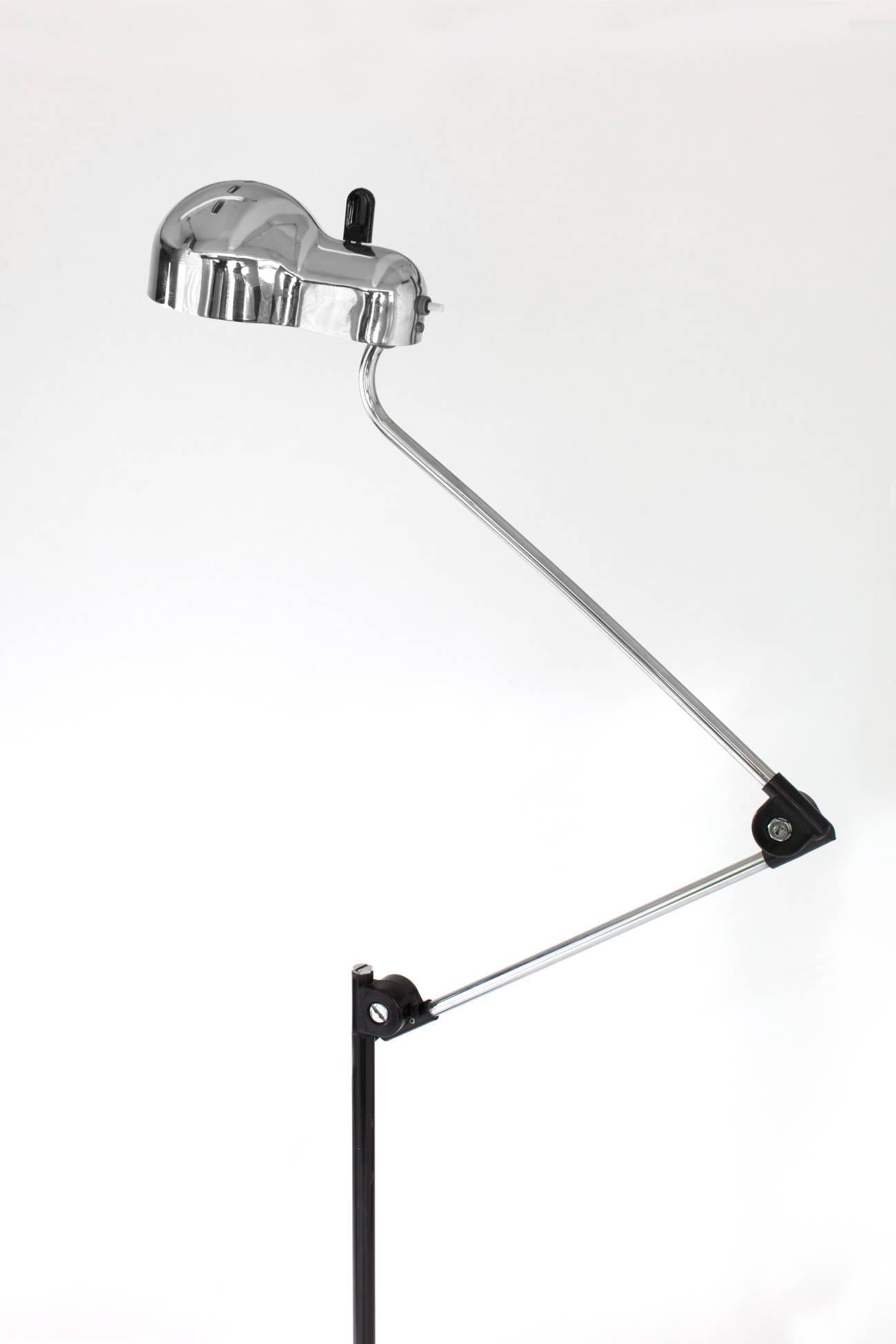 Stilnovo: Articulated Minimalist Chrome Floor Lamp by Joe Colombo, Italy 1960's In Good Condition For Sale In New York, NY
