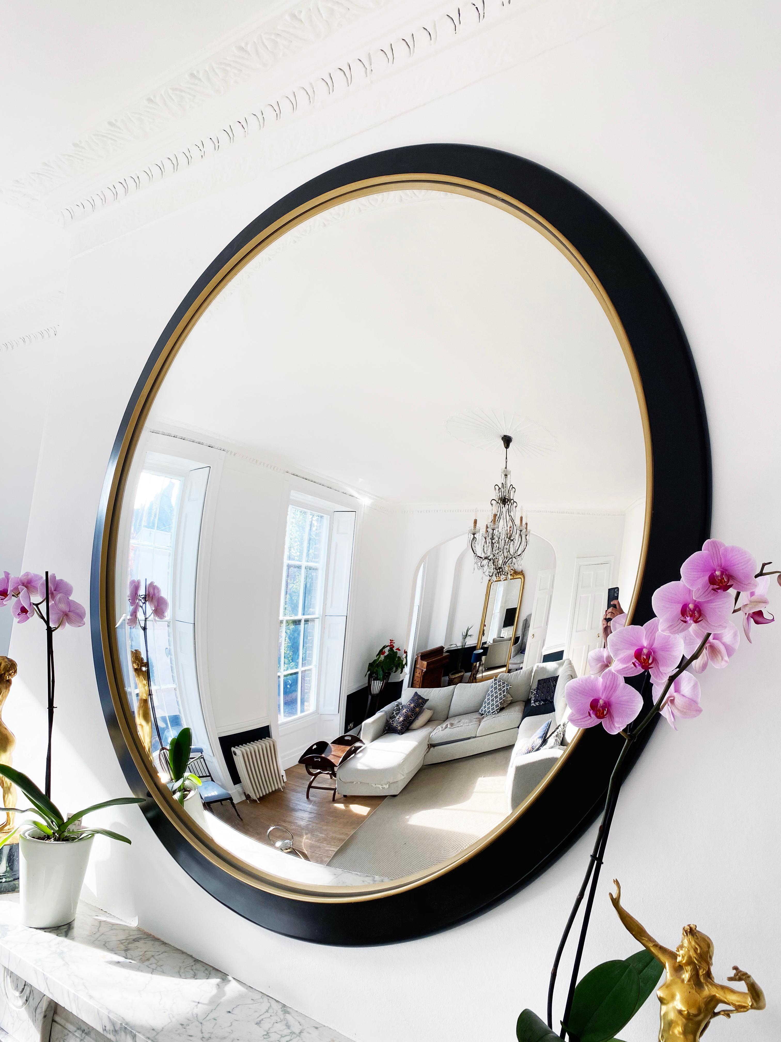 The Stilo Nero is a highly decorative convex wall mirror that creates a focal point and adds elegance to any room. The mirror itself is silvered using traditional methods and fabricated from 6mm low iron glass with a curvature of 8 cms. The overall