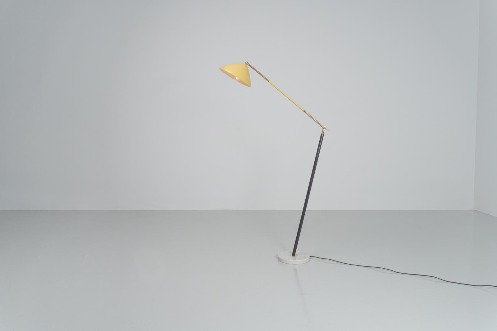 Stilux Adjustable Floor Lamp in Yellow, Italy, 1960 In Good Condition In Roosendaal, Noord Brabant