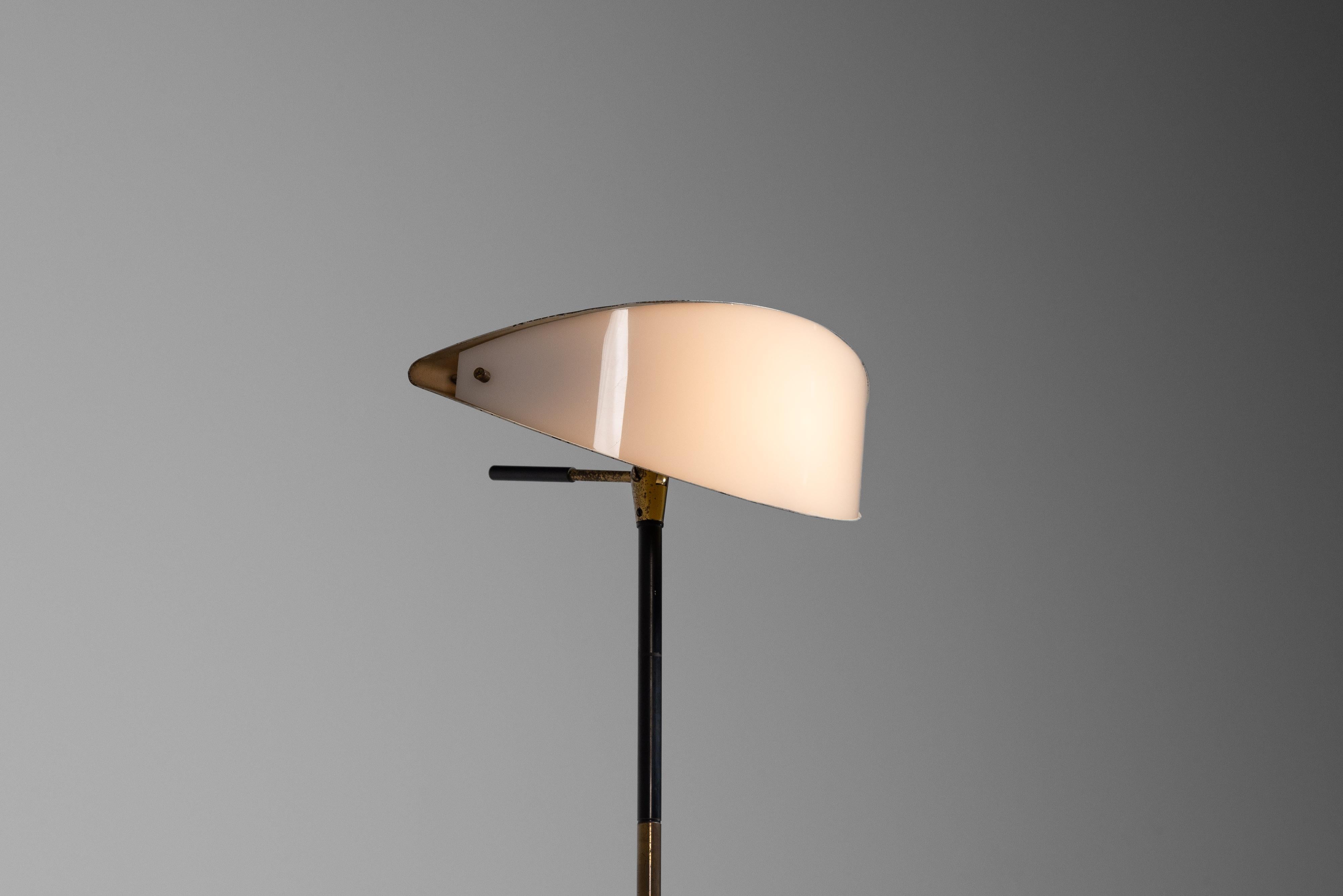 Mid-Century moderno Lampada da terra regolabile Stilux made in Italy 1960 in vendita