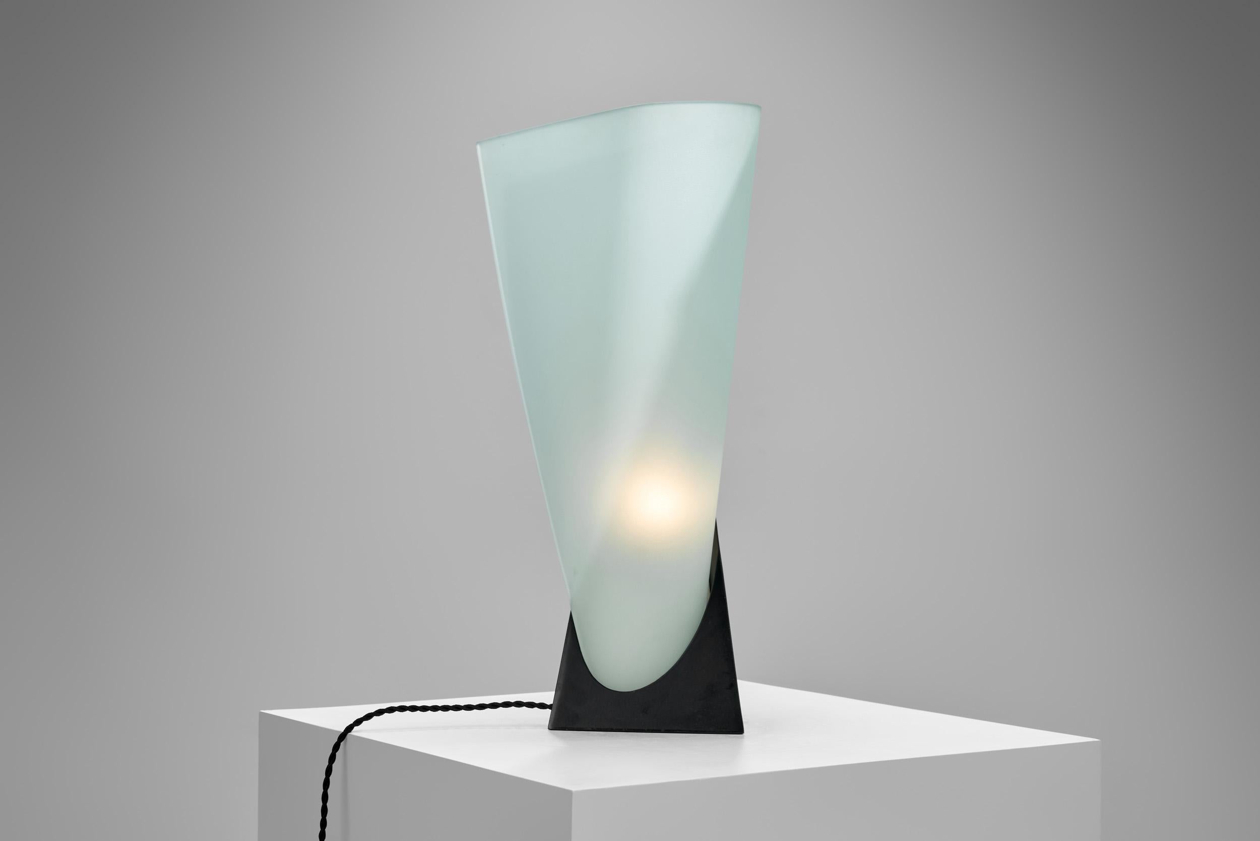 Lampe de table asymétrique Stilux avec base en métal, Italie 1970 en vente 3