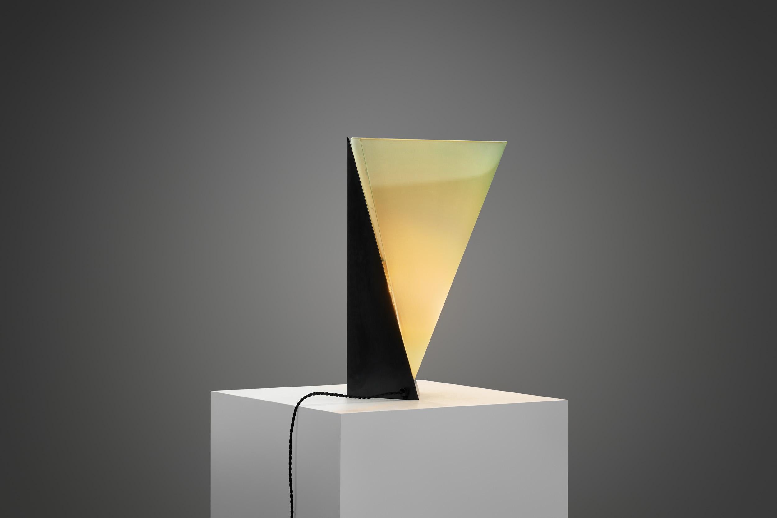 Fin du 20e siècle Lampe de table asymétrique Stilux avec base en métal, Italie 1970 en vente