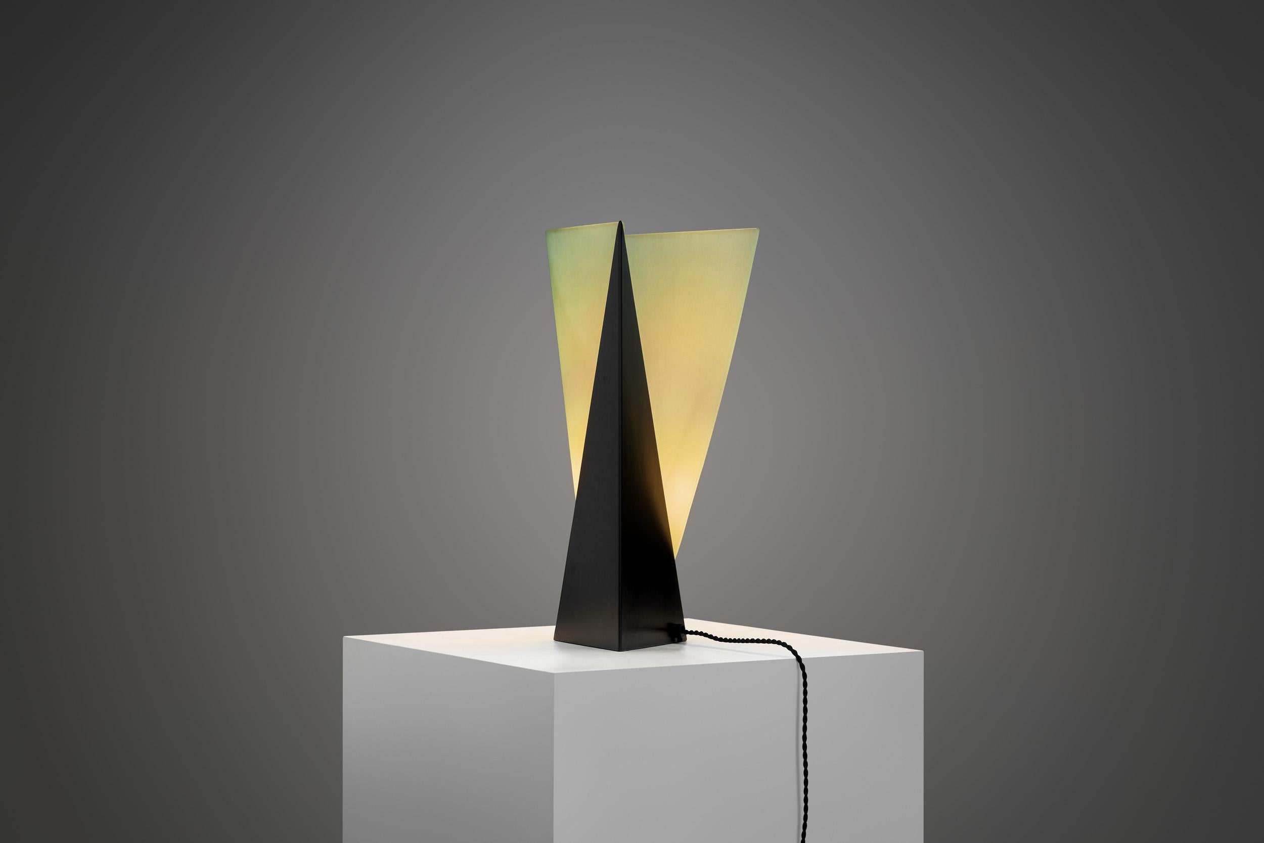 Lampe de table asymétrique Stilux avec base en métal, Italie 1970 en vente 1