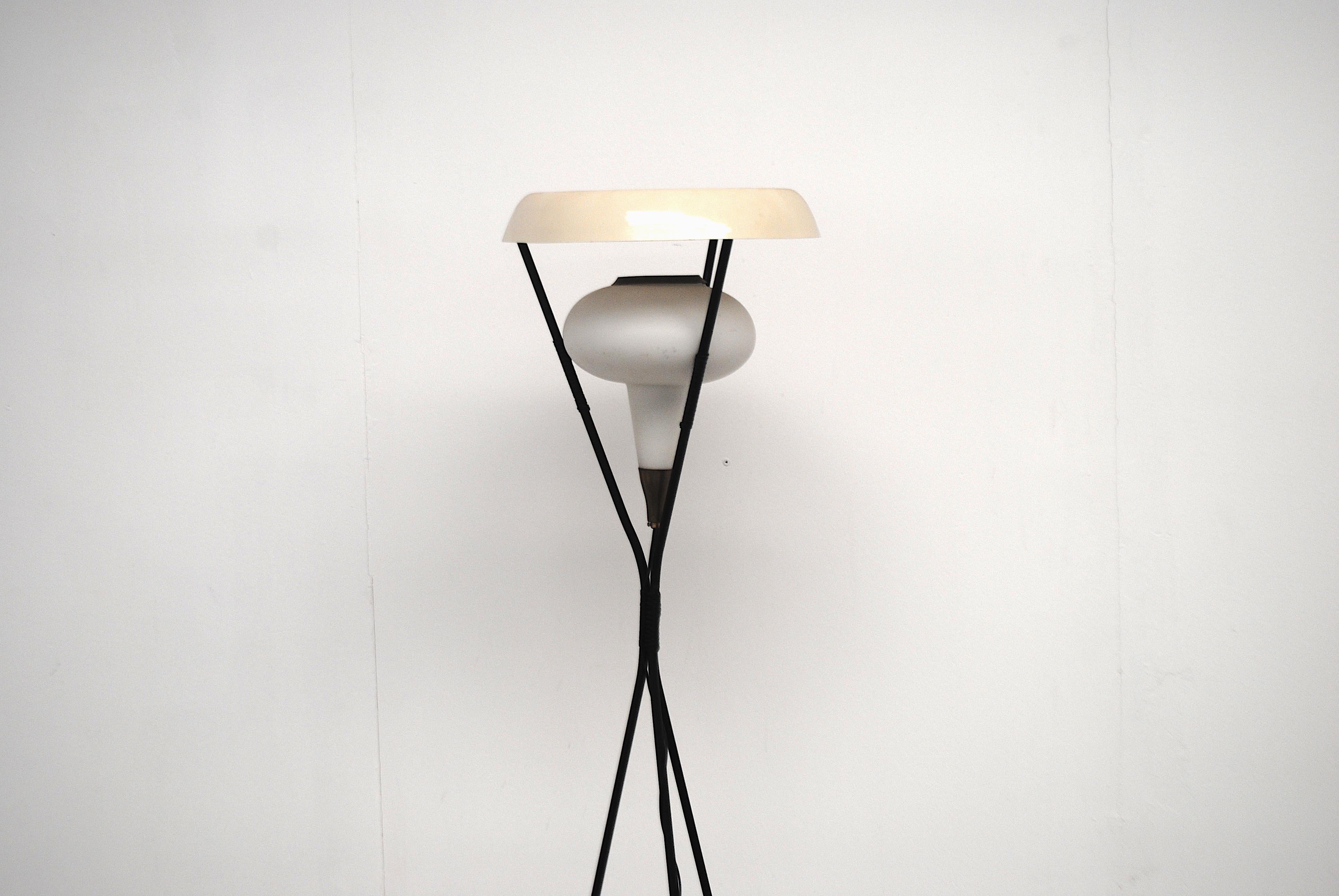 Nice floor lamp Italian production 50 years in the style of Stilux.