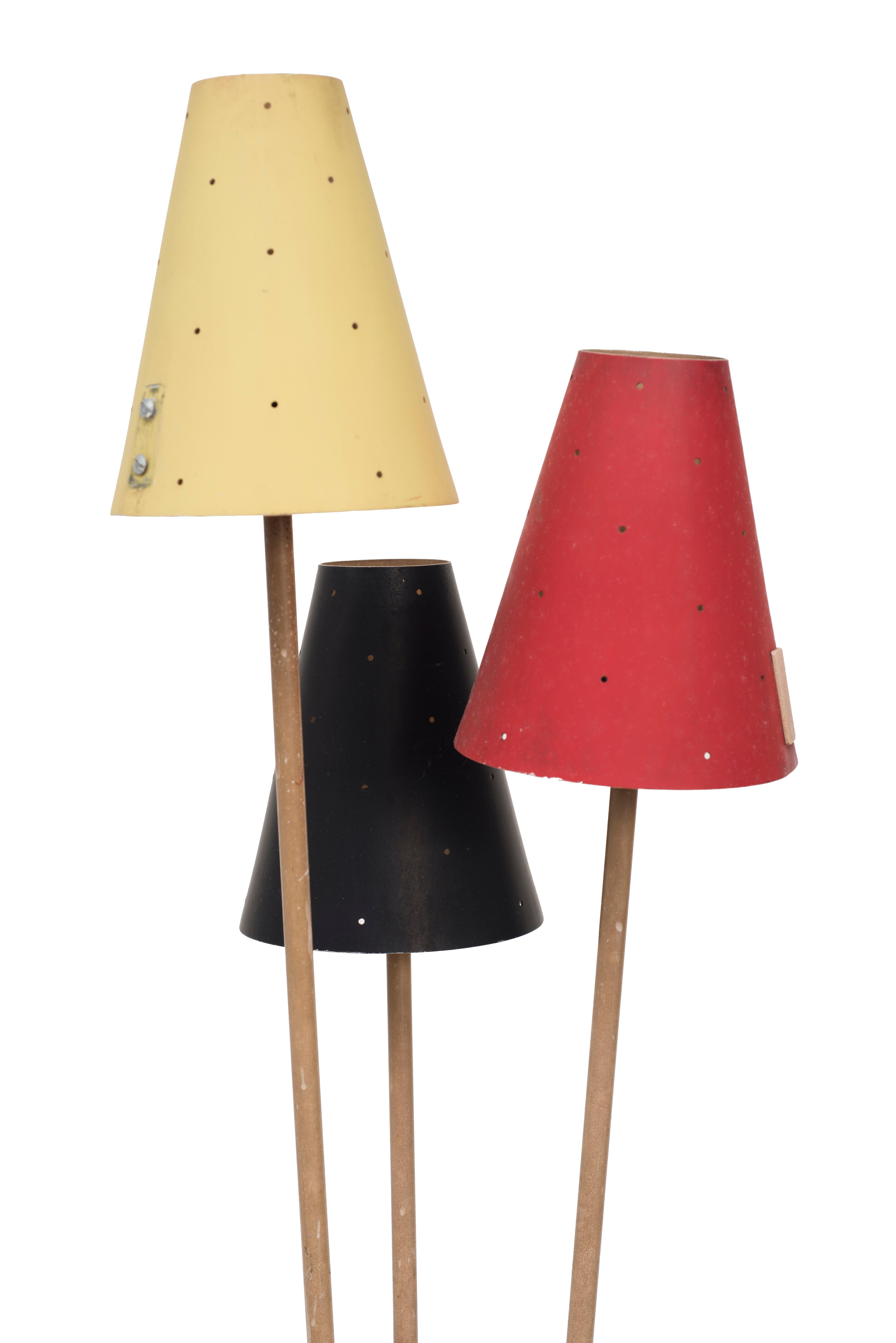 Mid-Century floor lamp manufactured by Stilux in the 1950s. The marble base features three lacquered metal Stand surmounted by sheet metal diffuser.