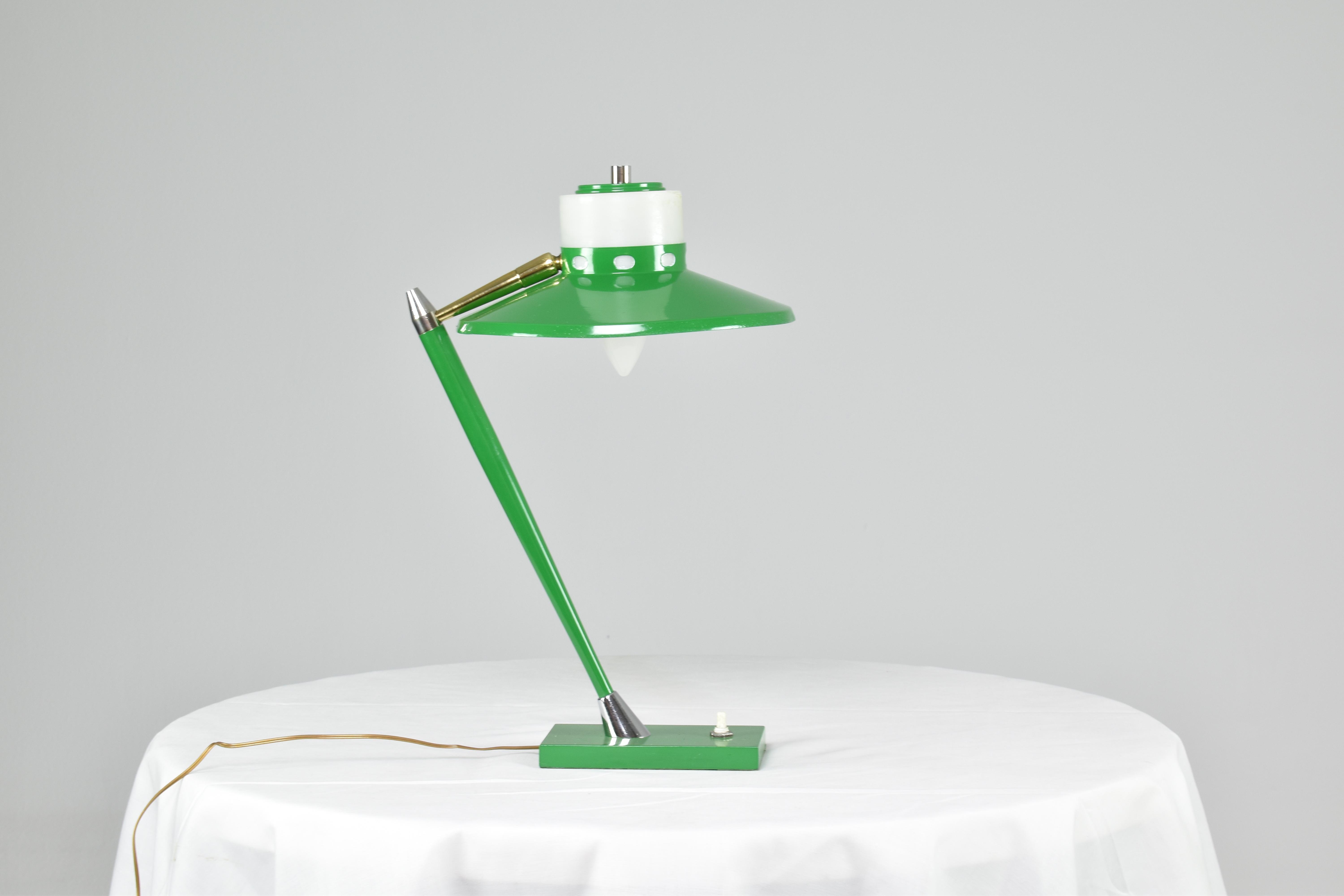 Mid-Century Modern Lampe de table italienne en métal Stilux, années 1950 en vente