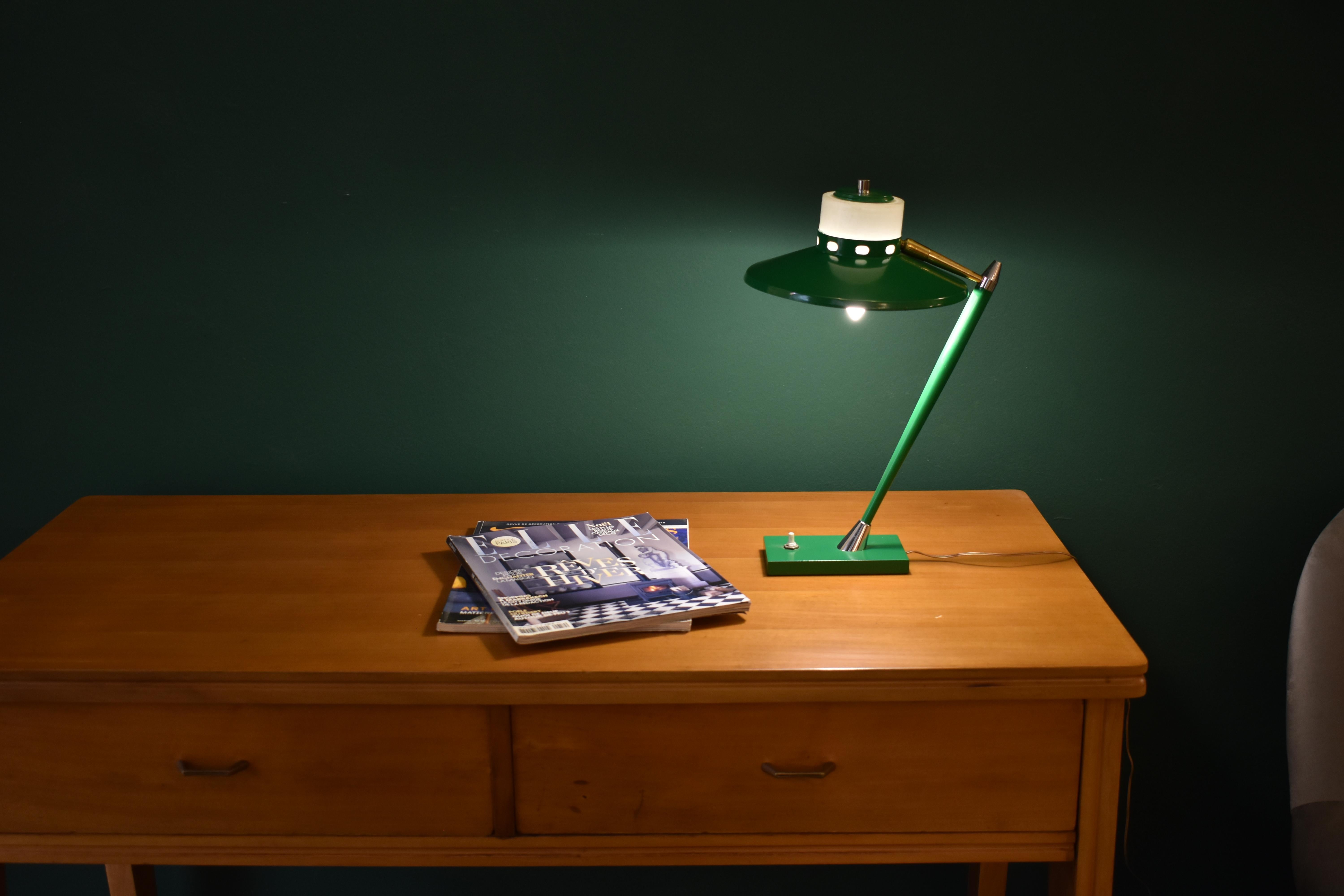 Mid-Century moderno Lampada da tavolo italiana in metallo Stilux, anni '50 in vendita