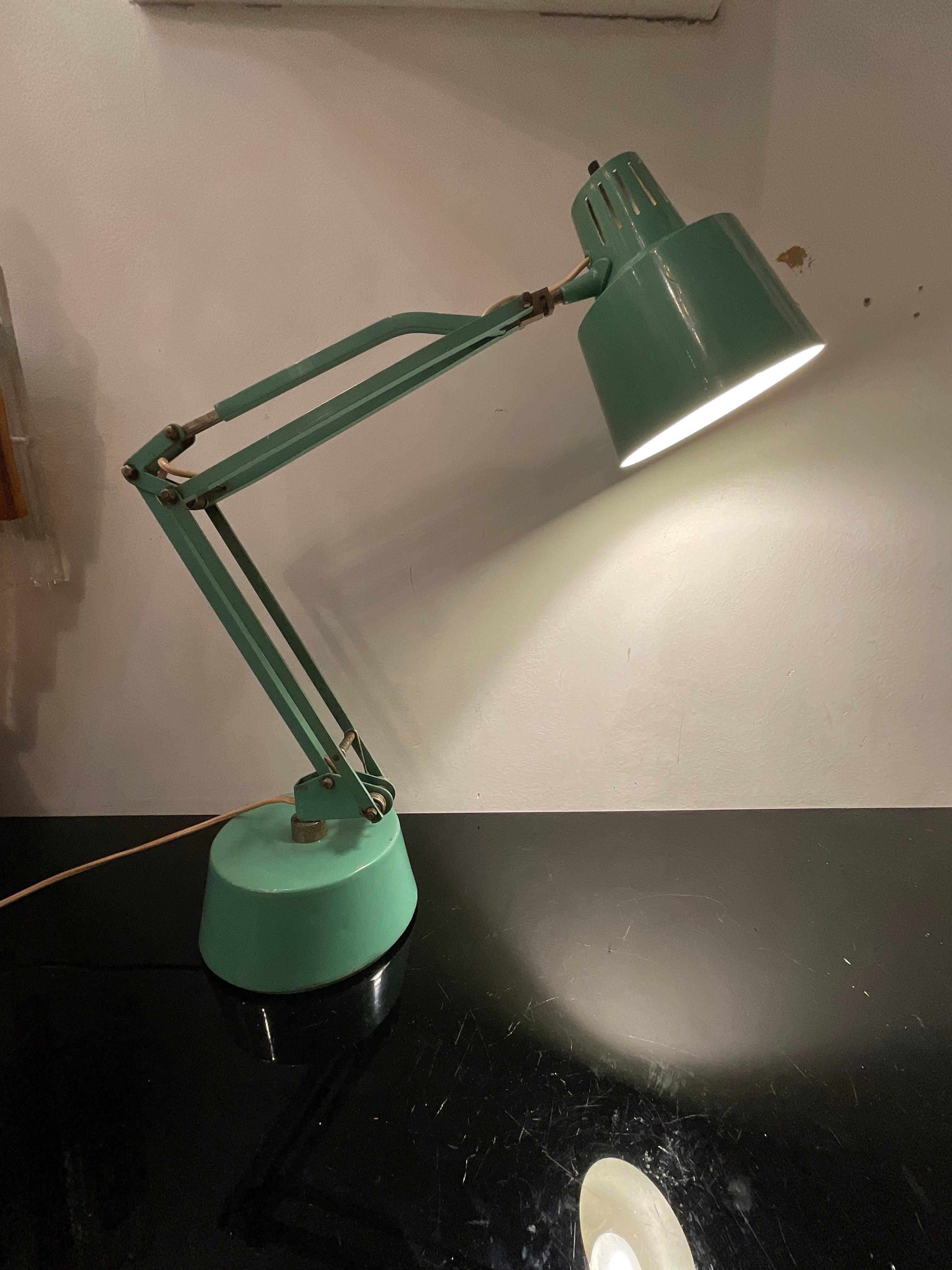 STILUX - 1950er Jahre industrielle Tischlampe - grün emailliertes Metall im Zustand „Gut“ im Angebot in Milano, IT
