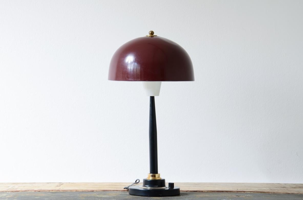 
COD-Z234
Stilux Milan

Large three-color metal table lamp with three-way switch.

Stilux manufacturing Milan 1960ca.

