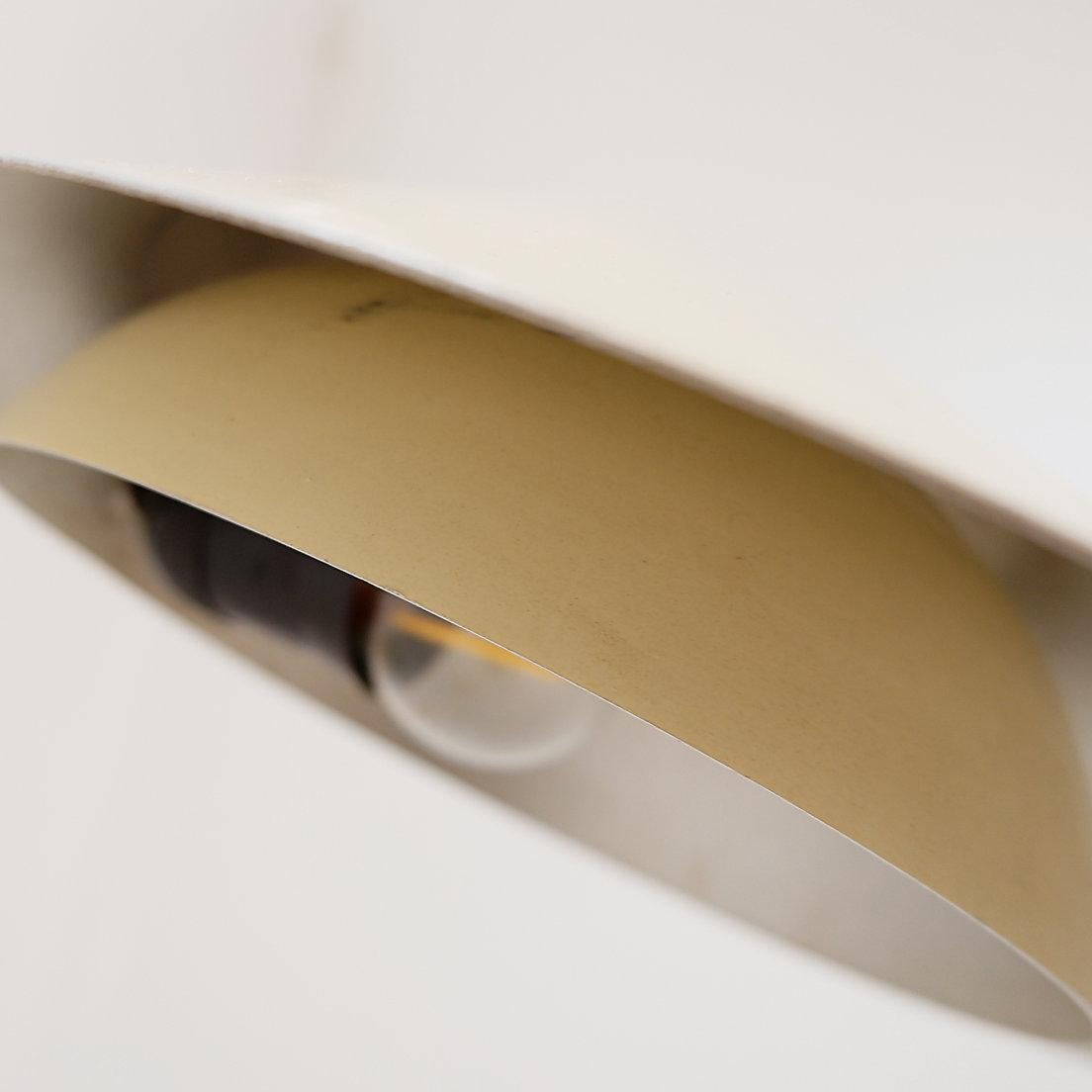 Stilux Milano Tisch- oder Wandleuchte in cremeweißem Lack mit Messingdetails im Angebot 1