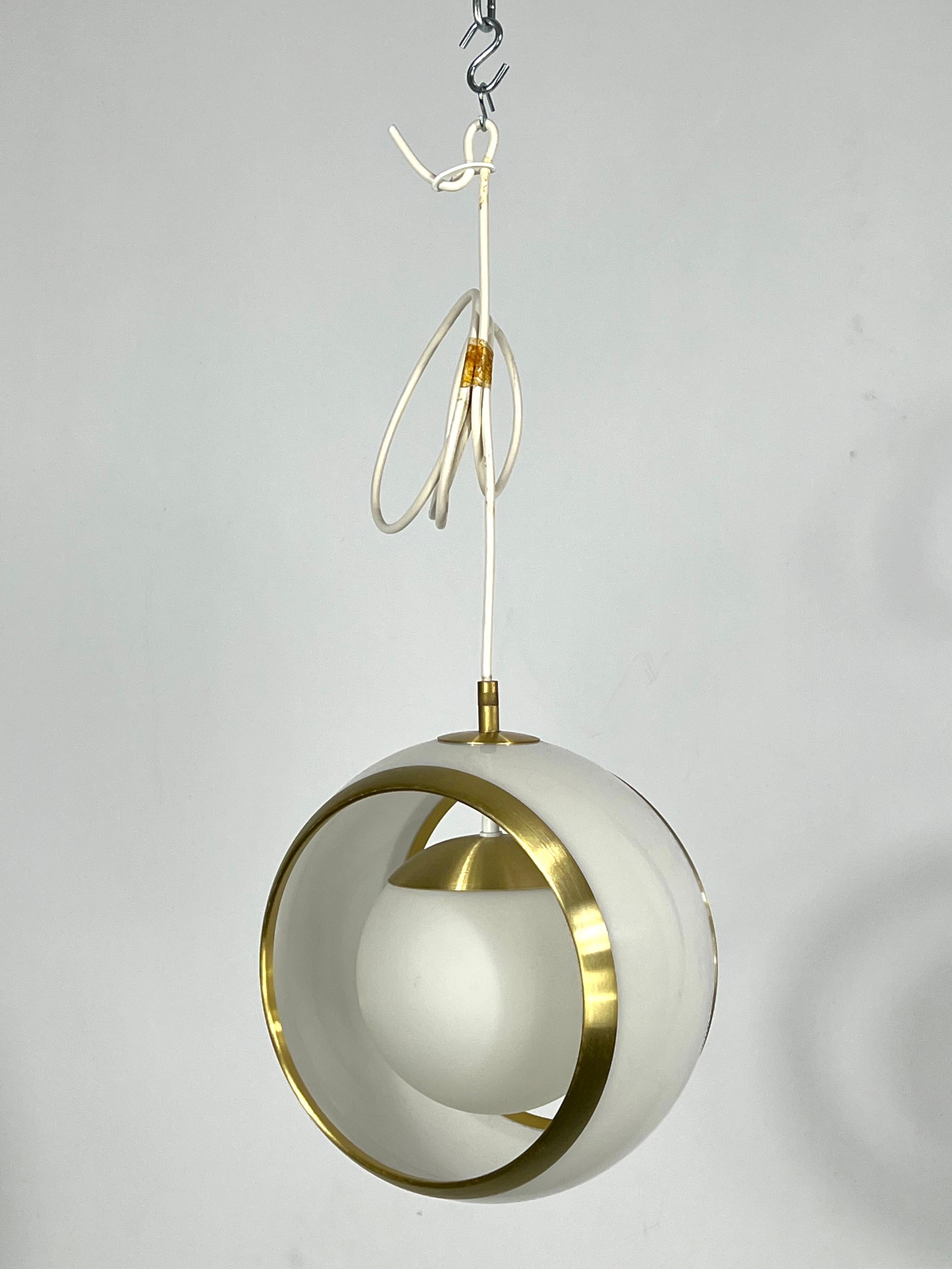 Excellent original condition with normal trace of age and use for this pendant produced in Italy during the 60s by Stilux Milano. Made of gilded aluminum, perspex and opaline glass. Full working with EU standard, adaptable on demand for USA standard.
